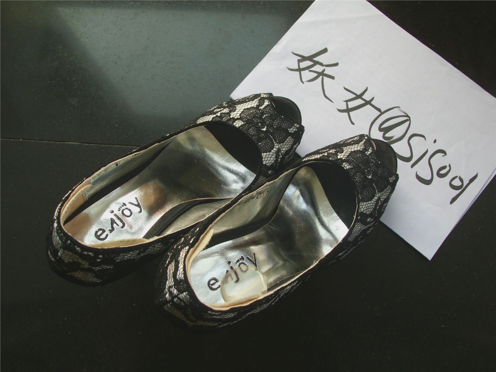 [妖女原创系列] 淘宝模特老婆的黑色蕾丝短裙 深V诱惑