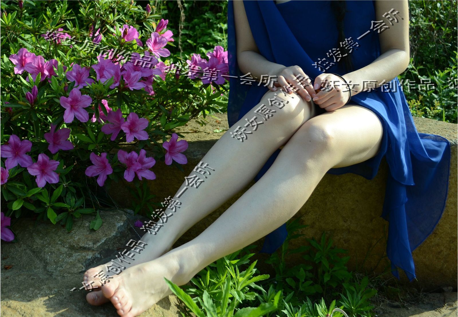 [妖女原创系列] 妖女户外短裙大秀白嫩美腿+室内爆乳特写