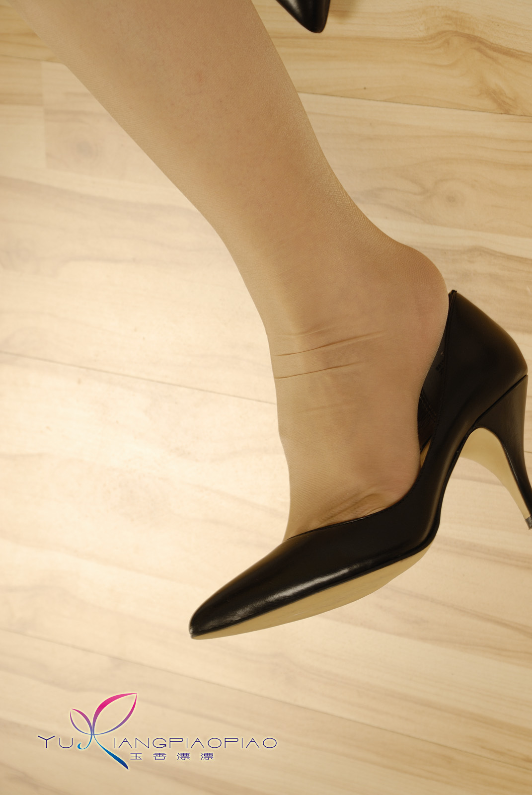 [玉香漂漂]办公桌下的腿