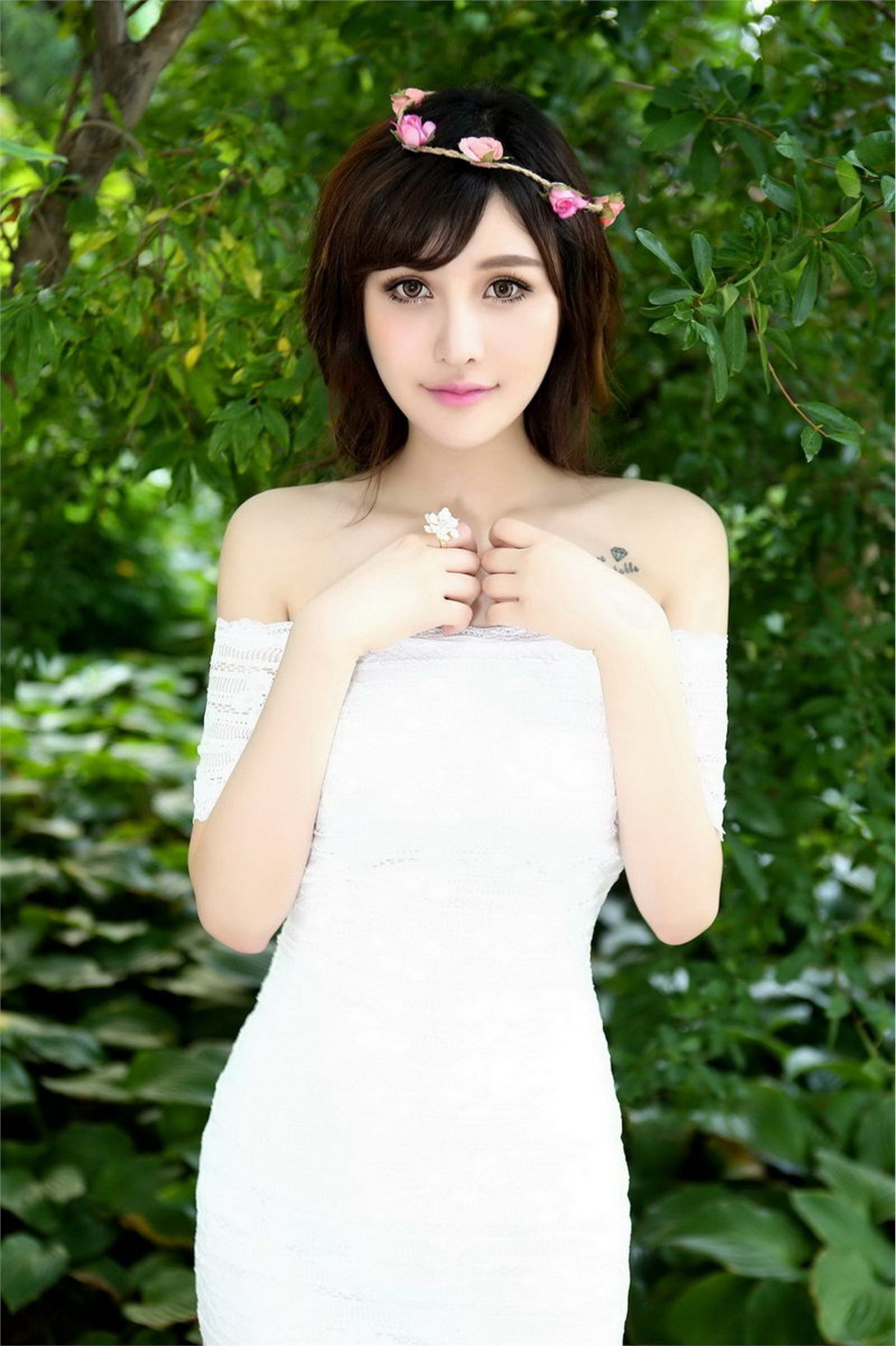 国民御姐尹艾童性感时尚写真