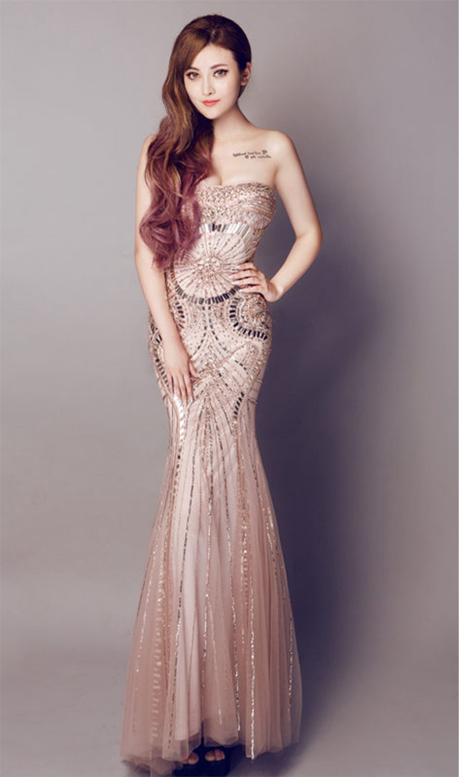 国民御姐尹艾童性感时尚写真