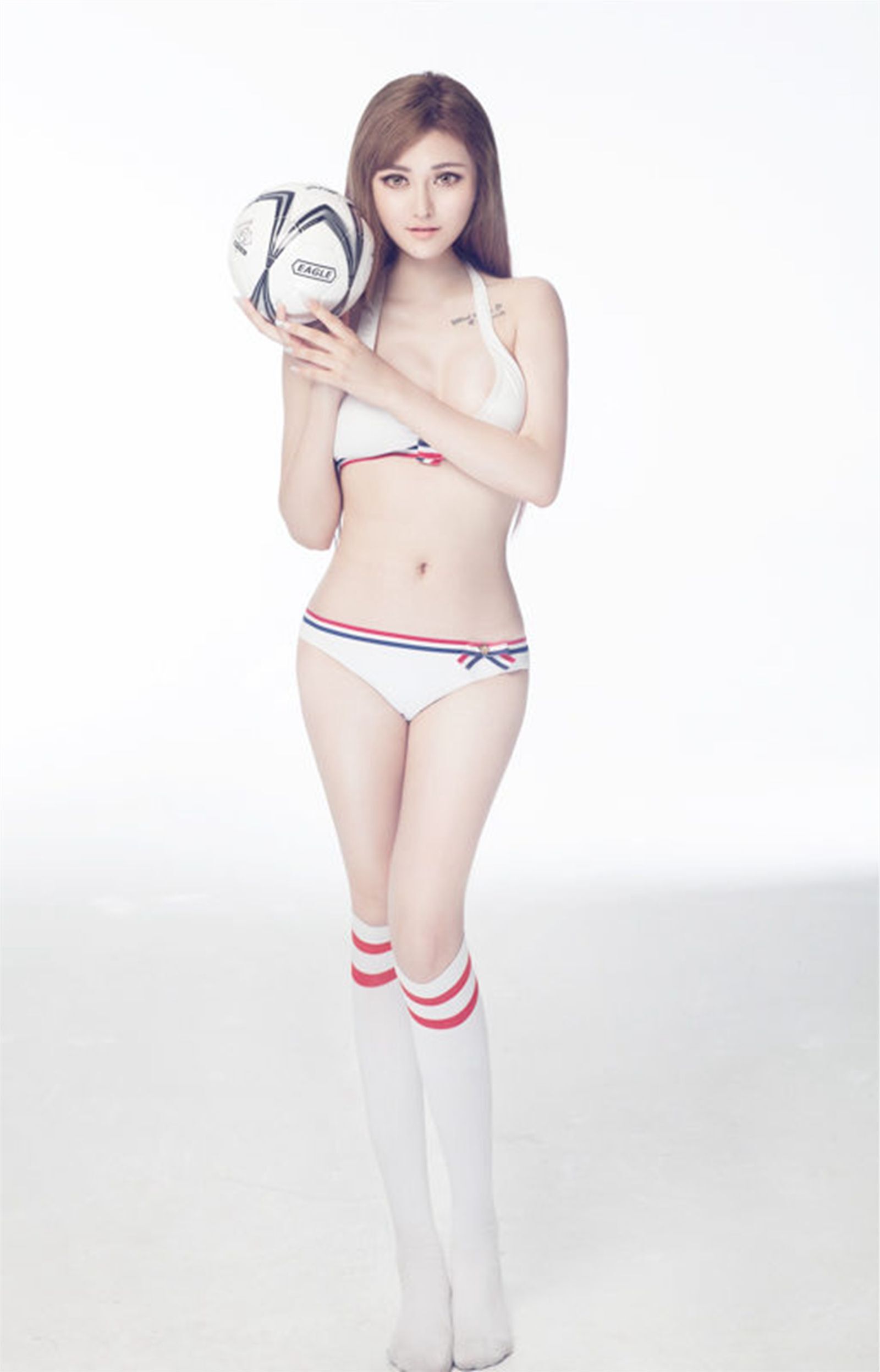 国民御姐尹艾童性感时尚写真