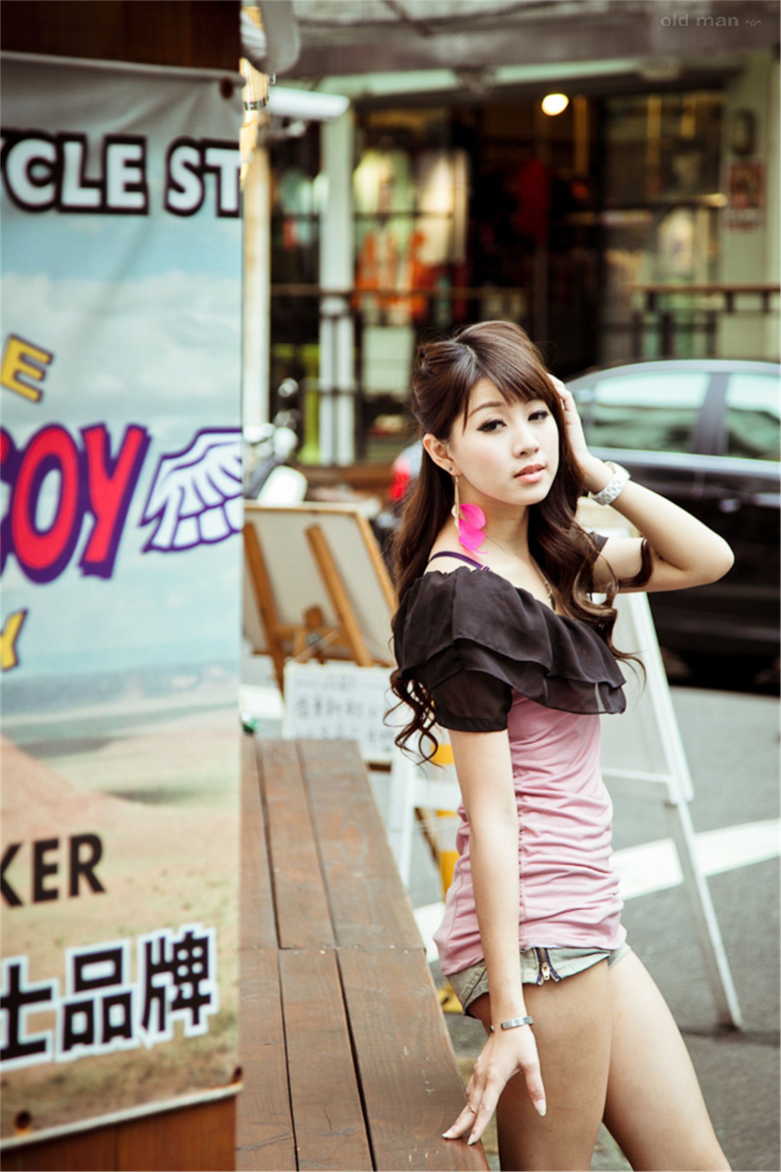 台湾清纯美女-小雯Ivy 忠孝敦化午後街拍