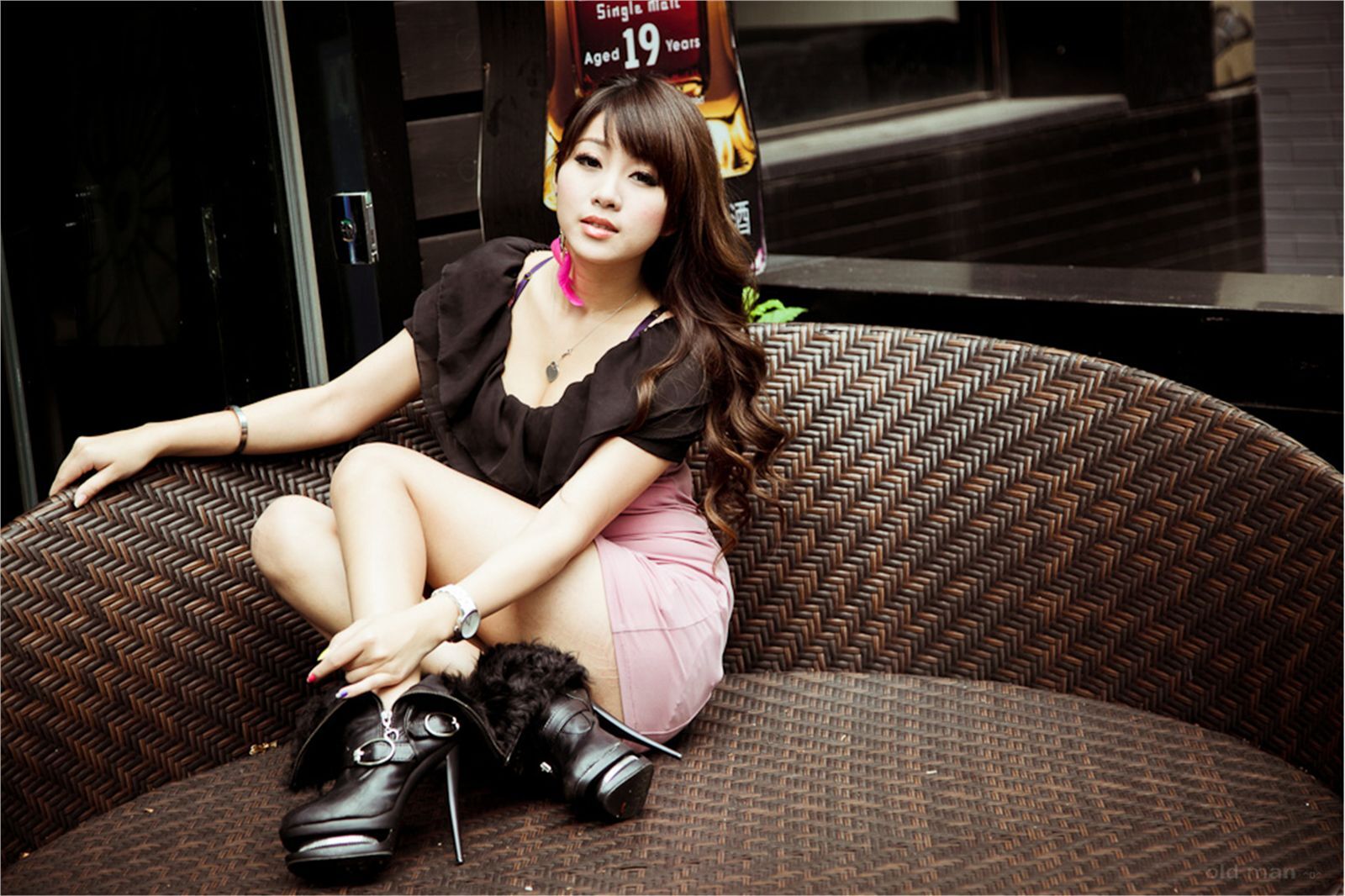 台湾清纯美女-小雯Ivy 忠孝敦化午後街拍