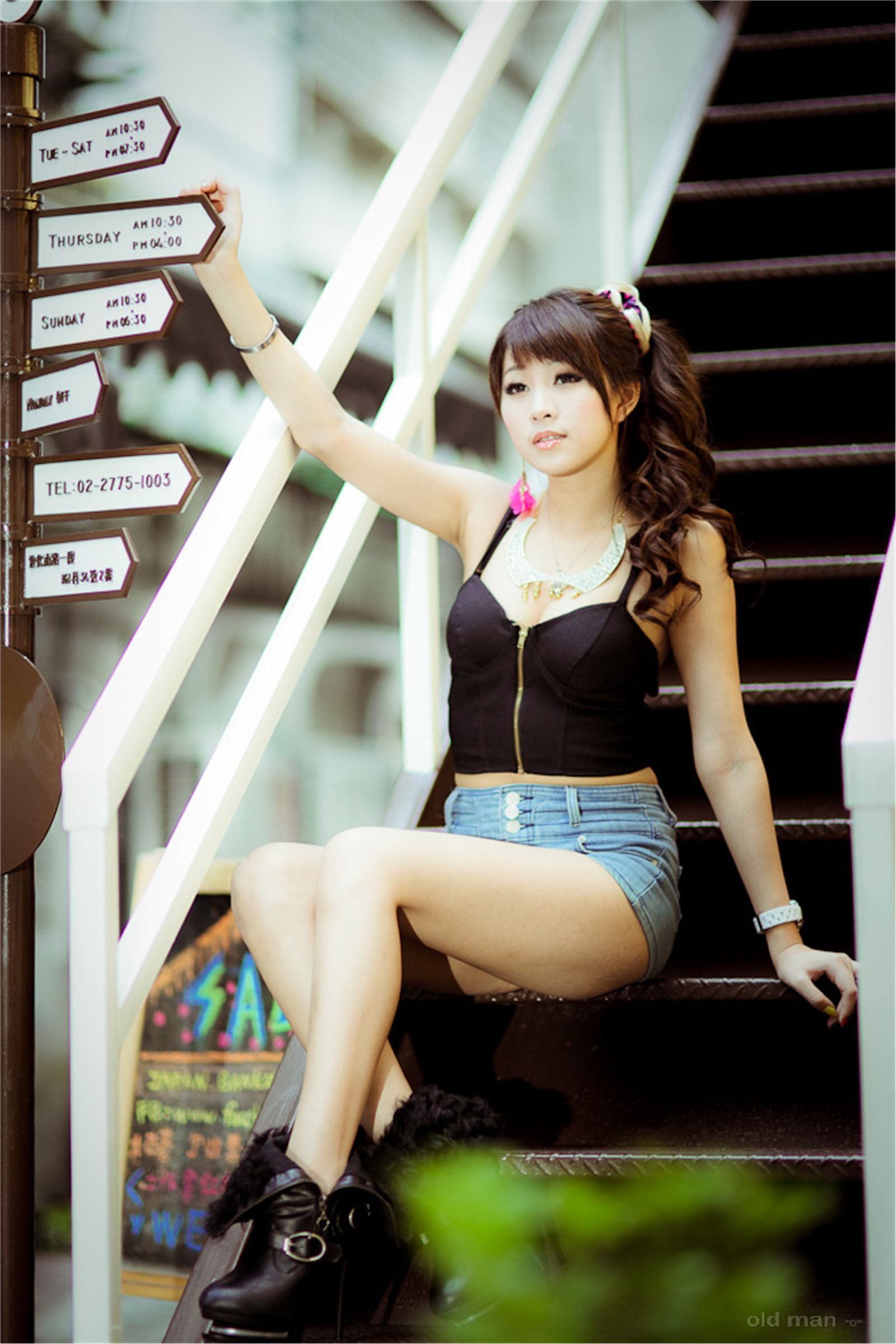 台湾清纯美女-小雯Ivy 忠孝敦化午後街拍