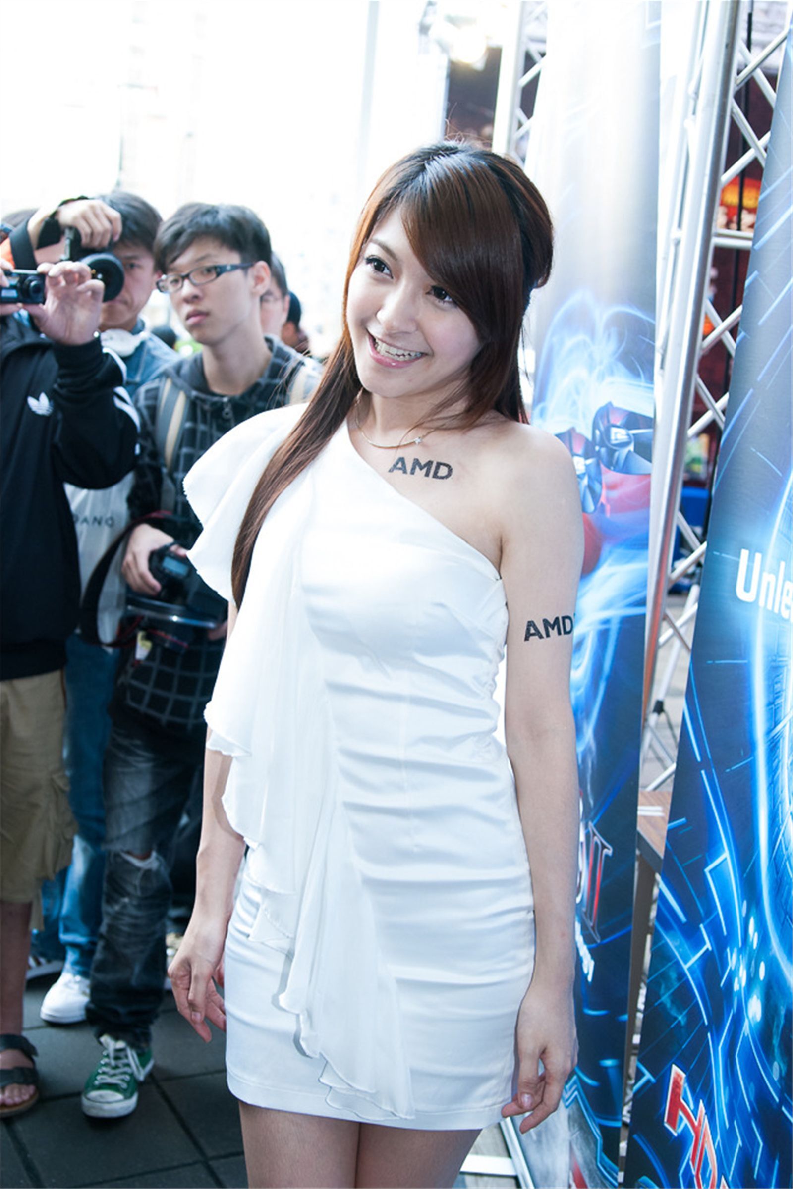 台湾清纯美女蓓蓓 光华商场AMD展台