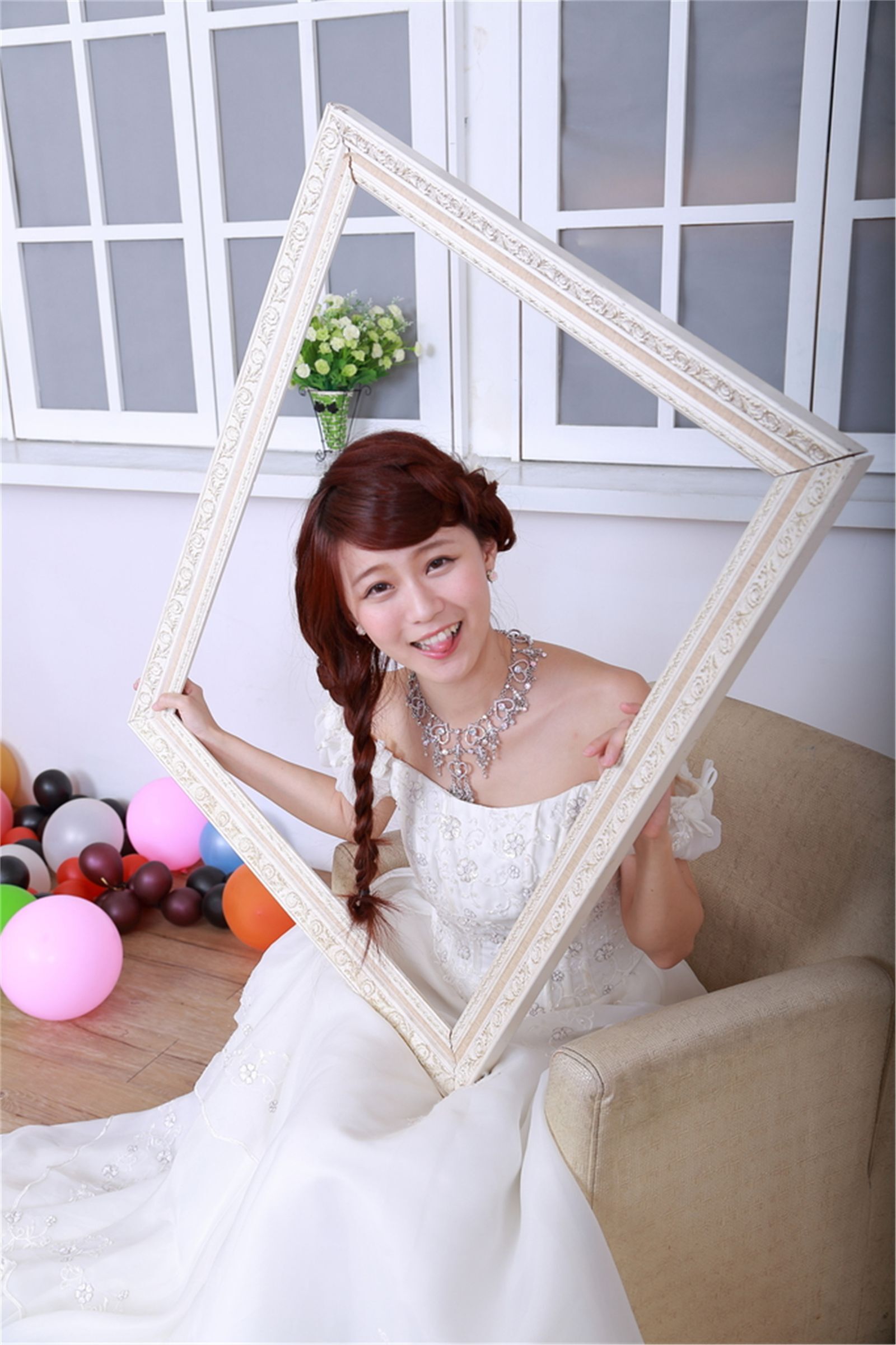 电机系女孩白白婚纱棚拍