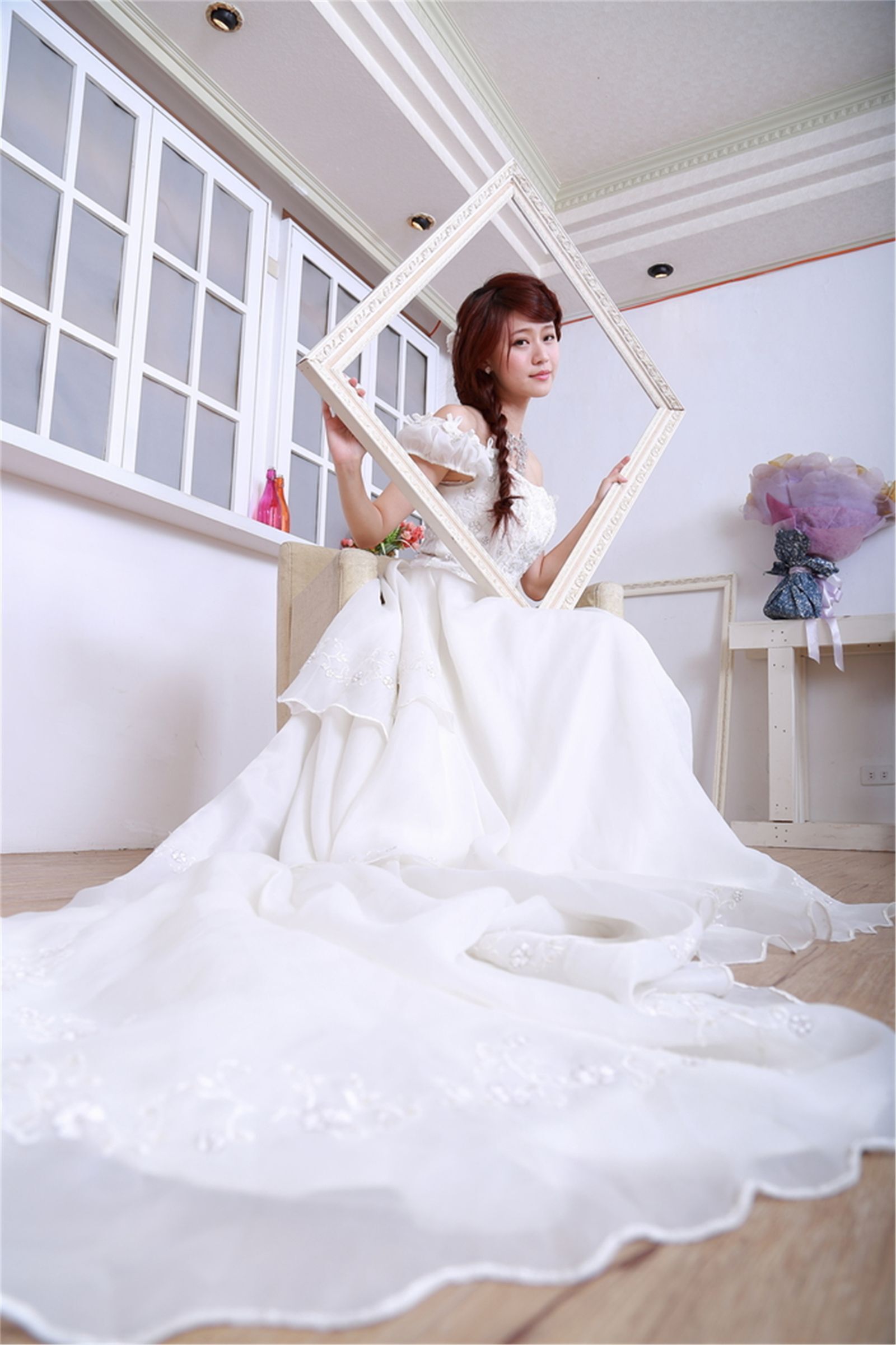 电机系女孩白白婚纱棚拍