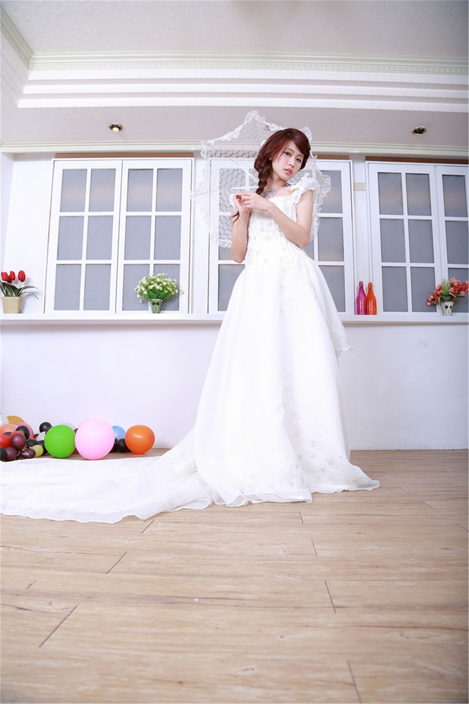 电机系女孩白白婚纱棚拍