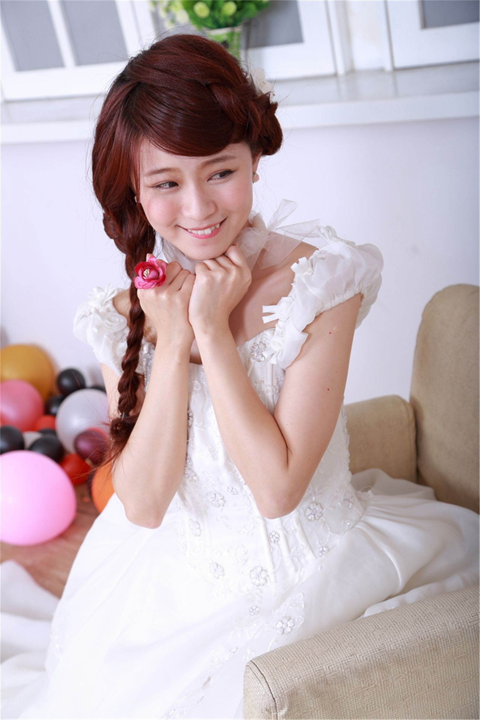 电机系女孩白白婚纱棚拍