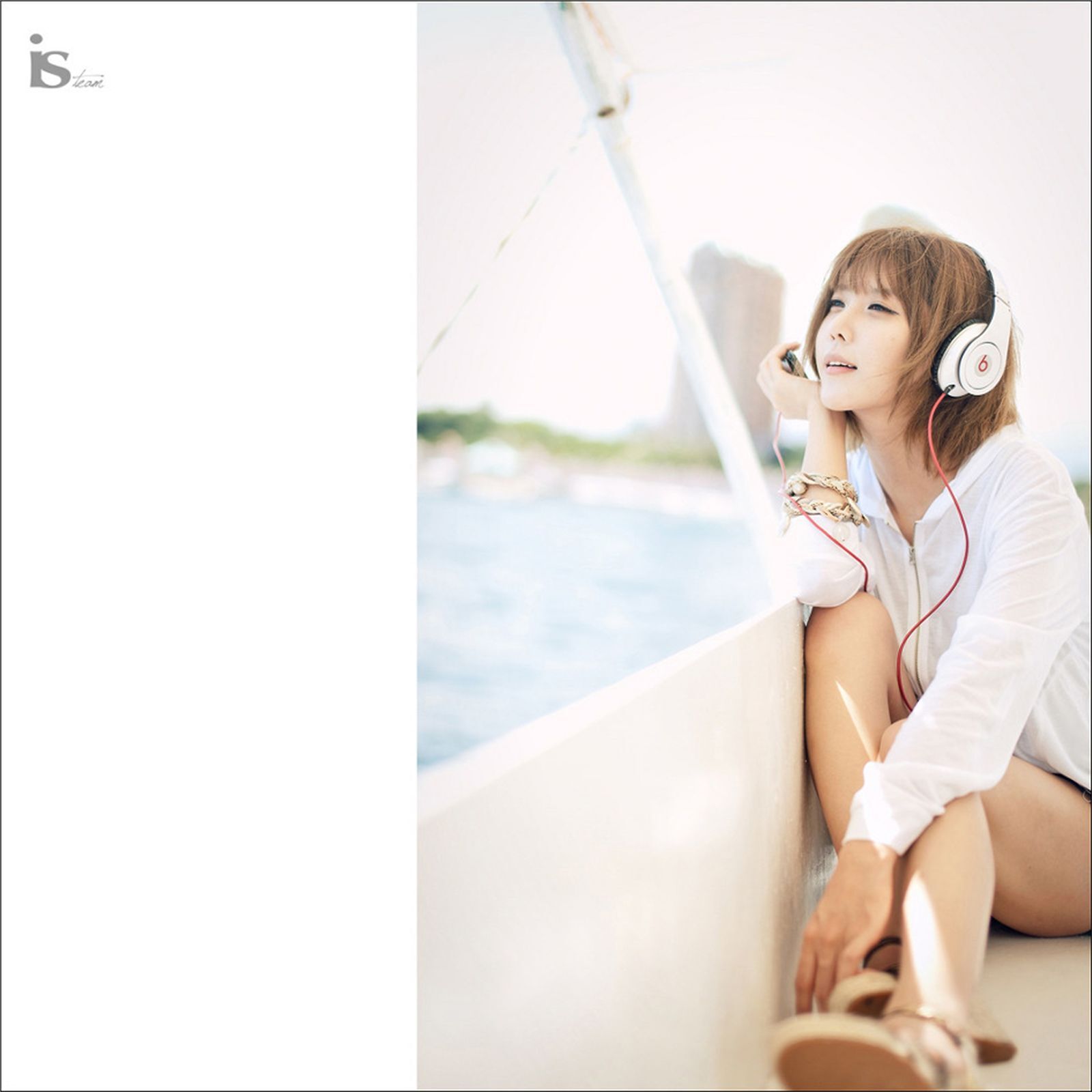 韩国超模许允美 黑花连裙衣海边写真