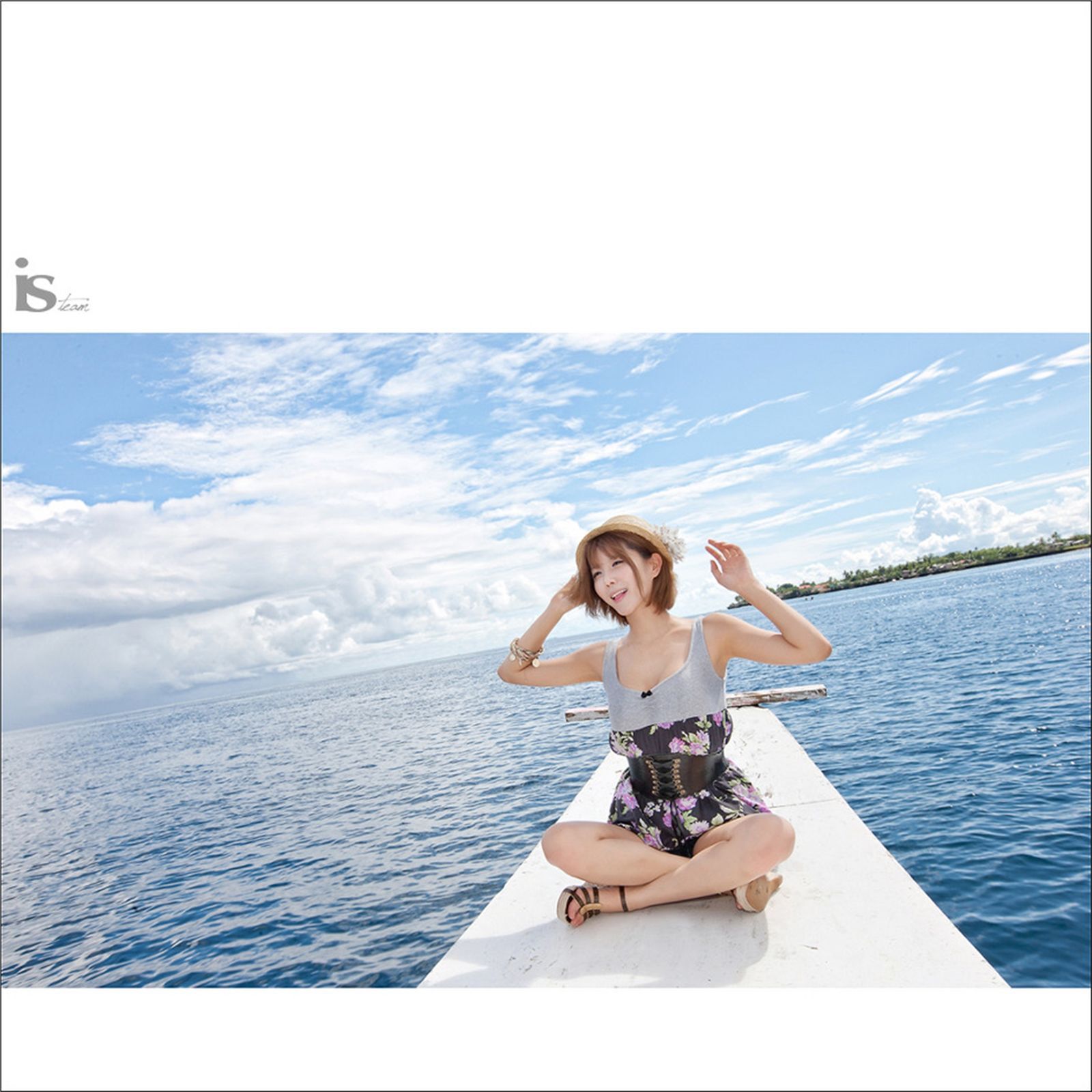 韩国超模许允美 黑花连裙衣海边写真