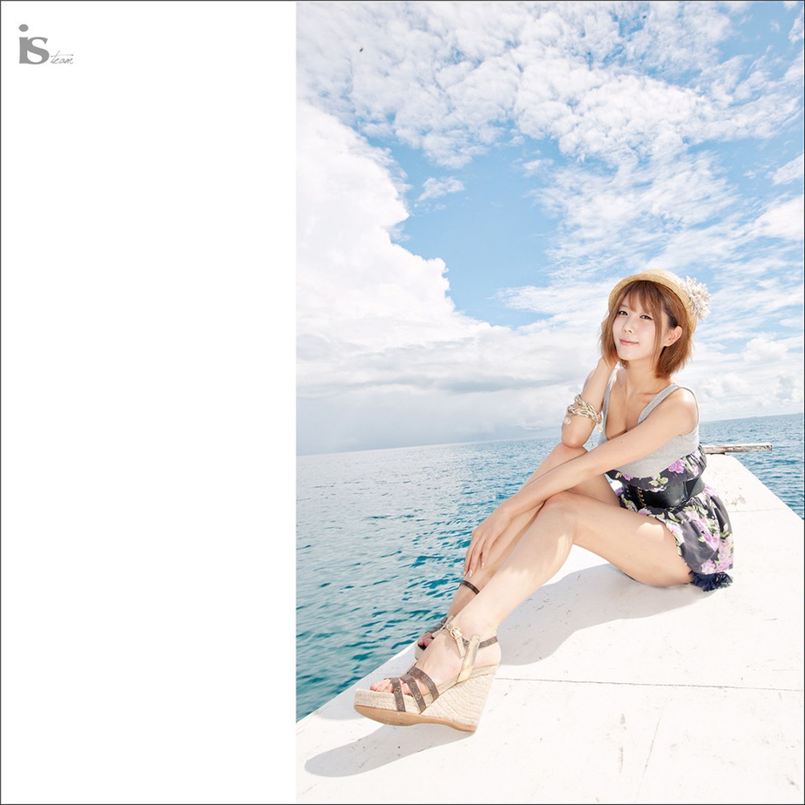 韩国超模许允美 黑花连裙衣海边写真