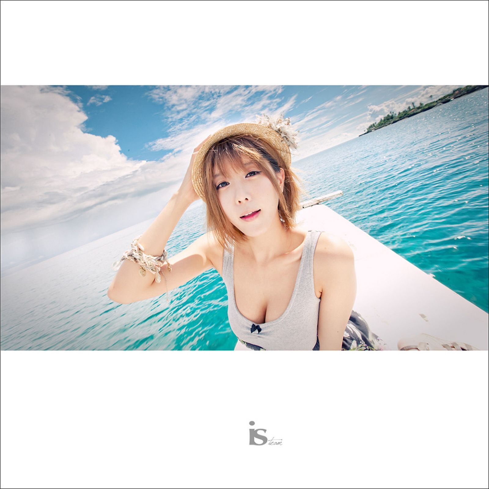 韩国超模许允美 黑花连裙衣海边写真