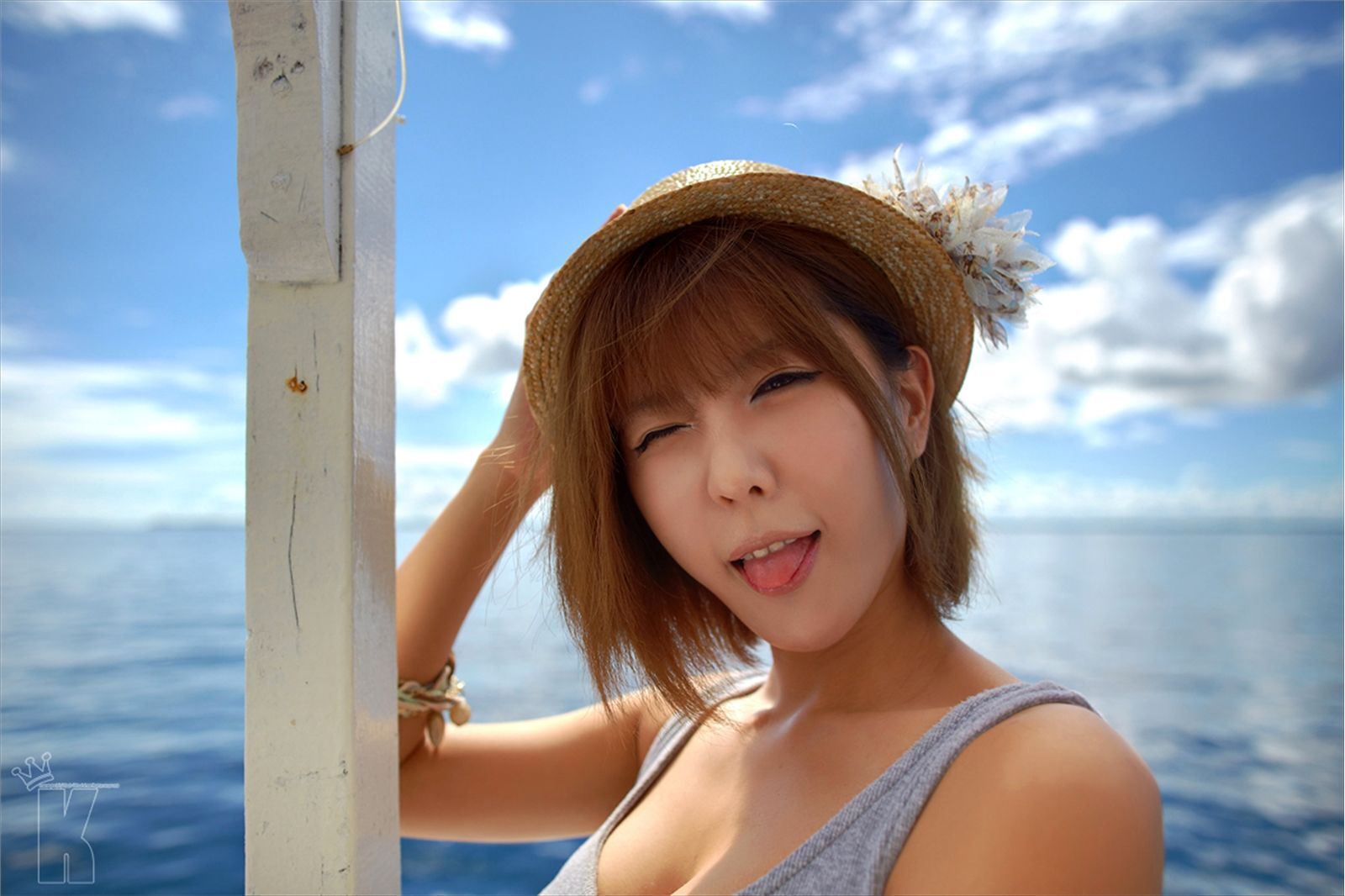 韩国超模许允美 黑花连裙衣海边写真