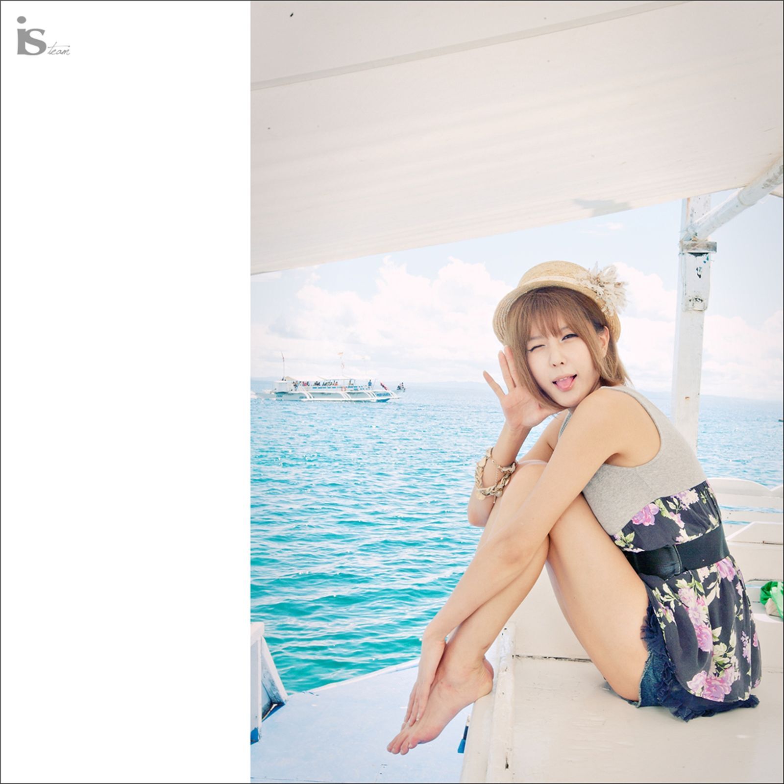 韩国超模许允美 黑花连裙衣海边写真