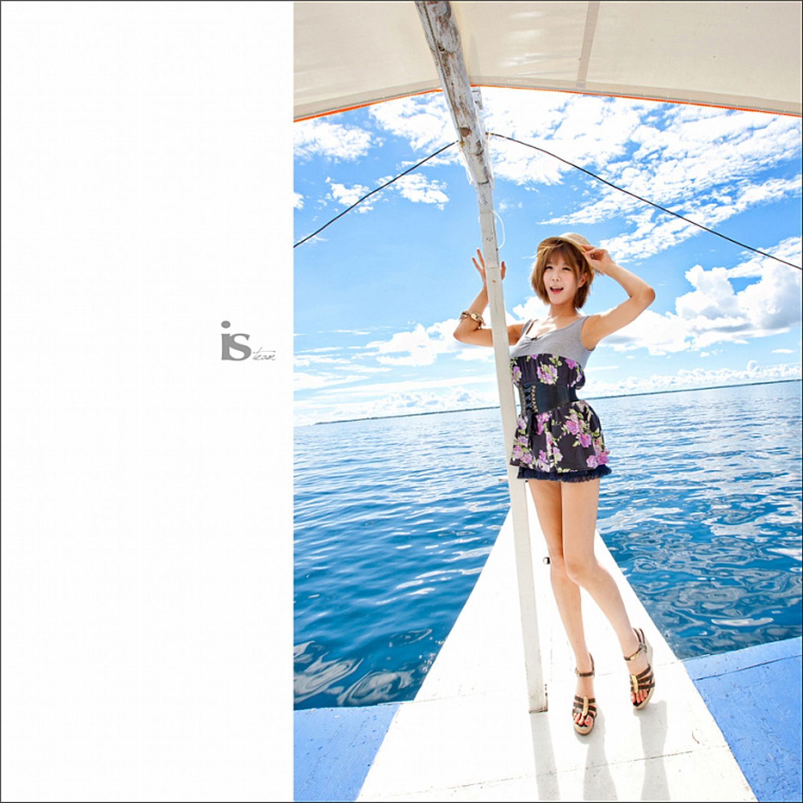 韩国超模许允美 黑花连裙衣海边写真