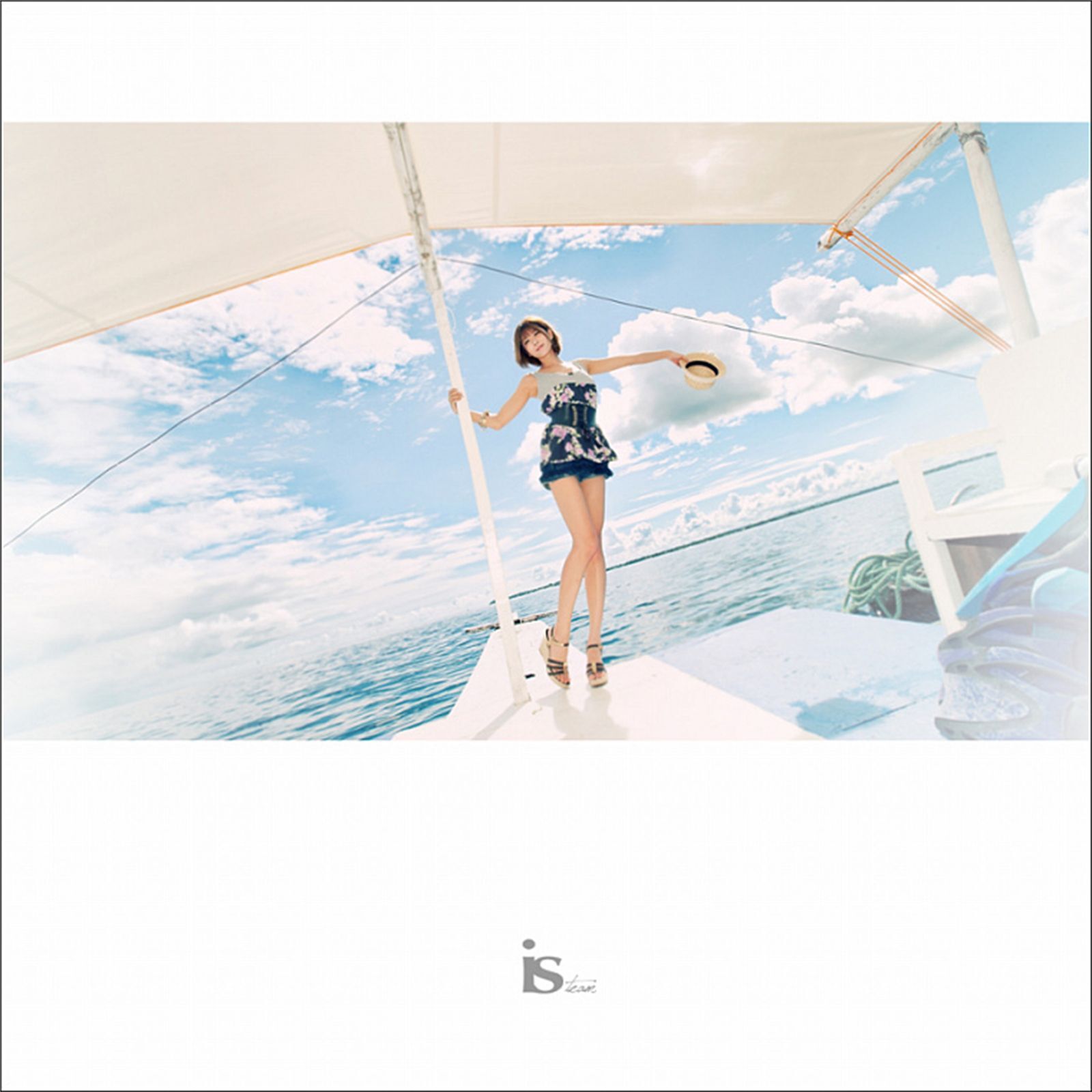 韩国超模许允美 黑花连裙衣海边写真