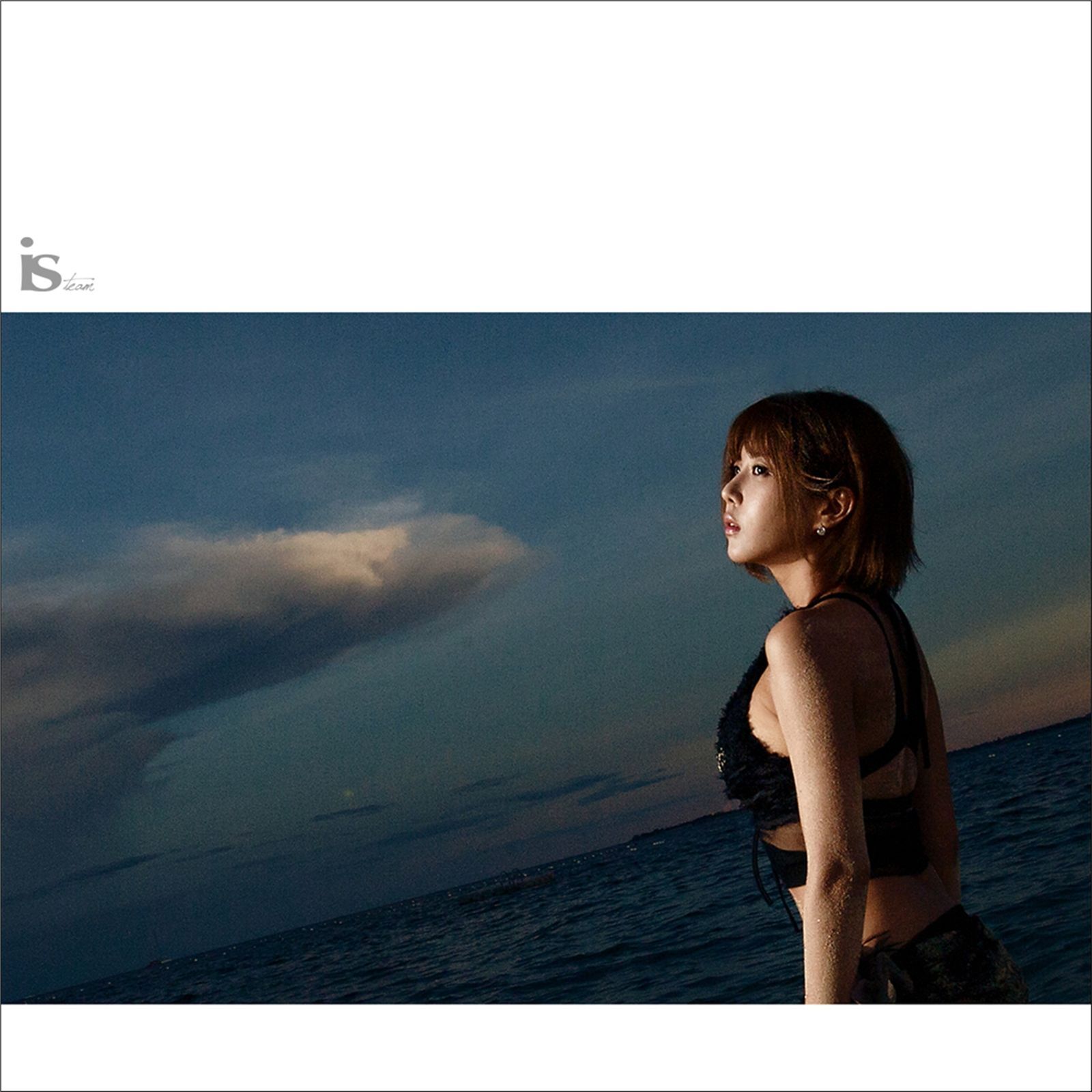 韩国超模许允美 黑花连裙衣海边写真