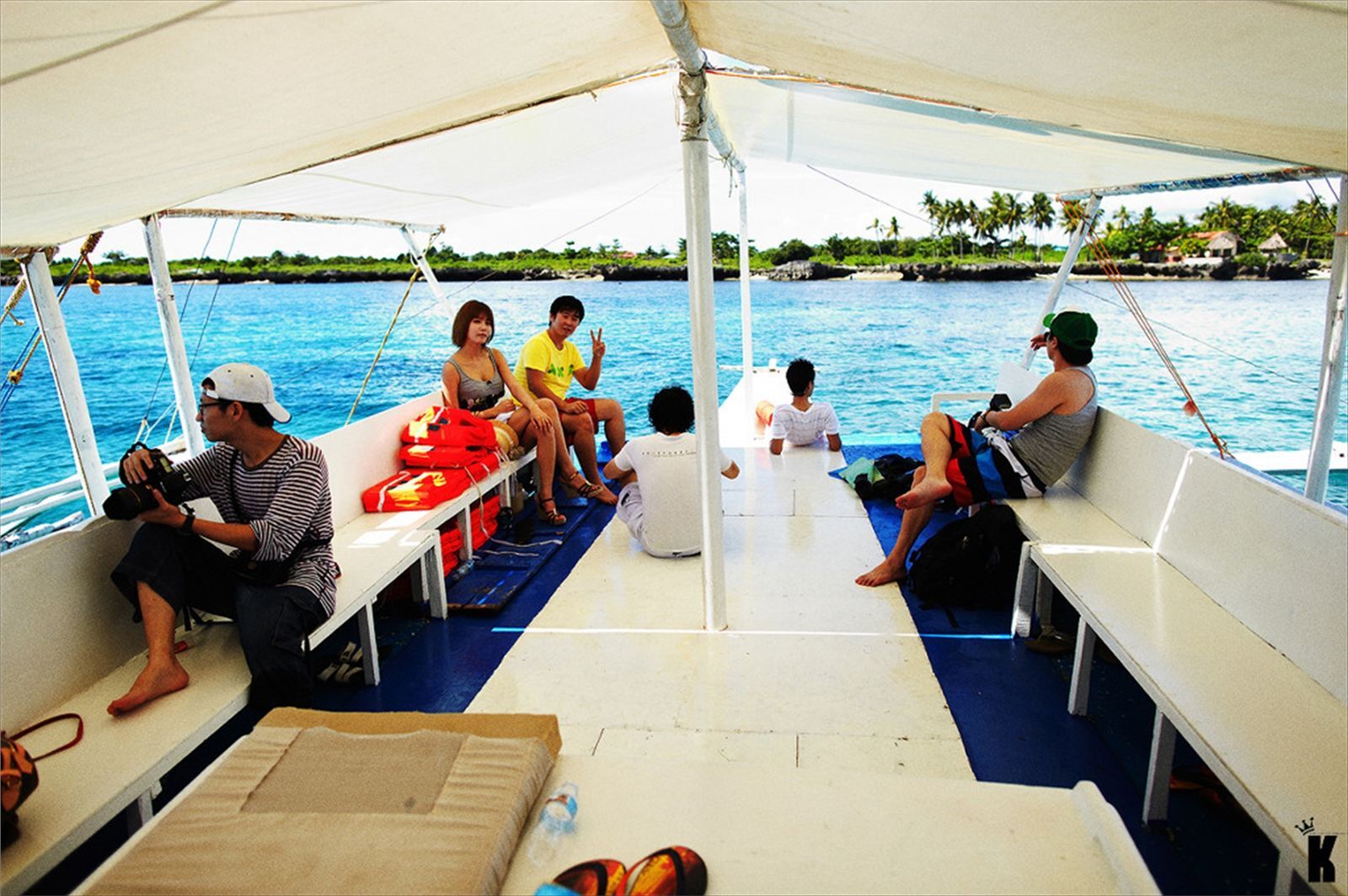 韩国超模许允美 黑花连裙衣海边写真