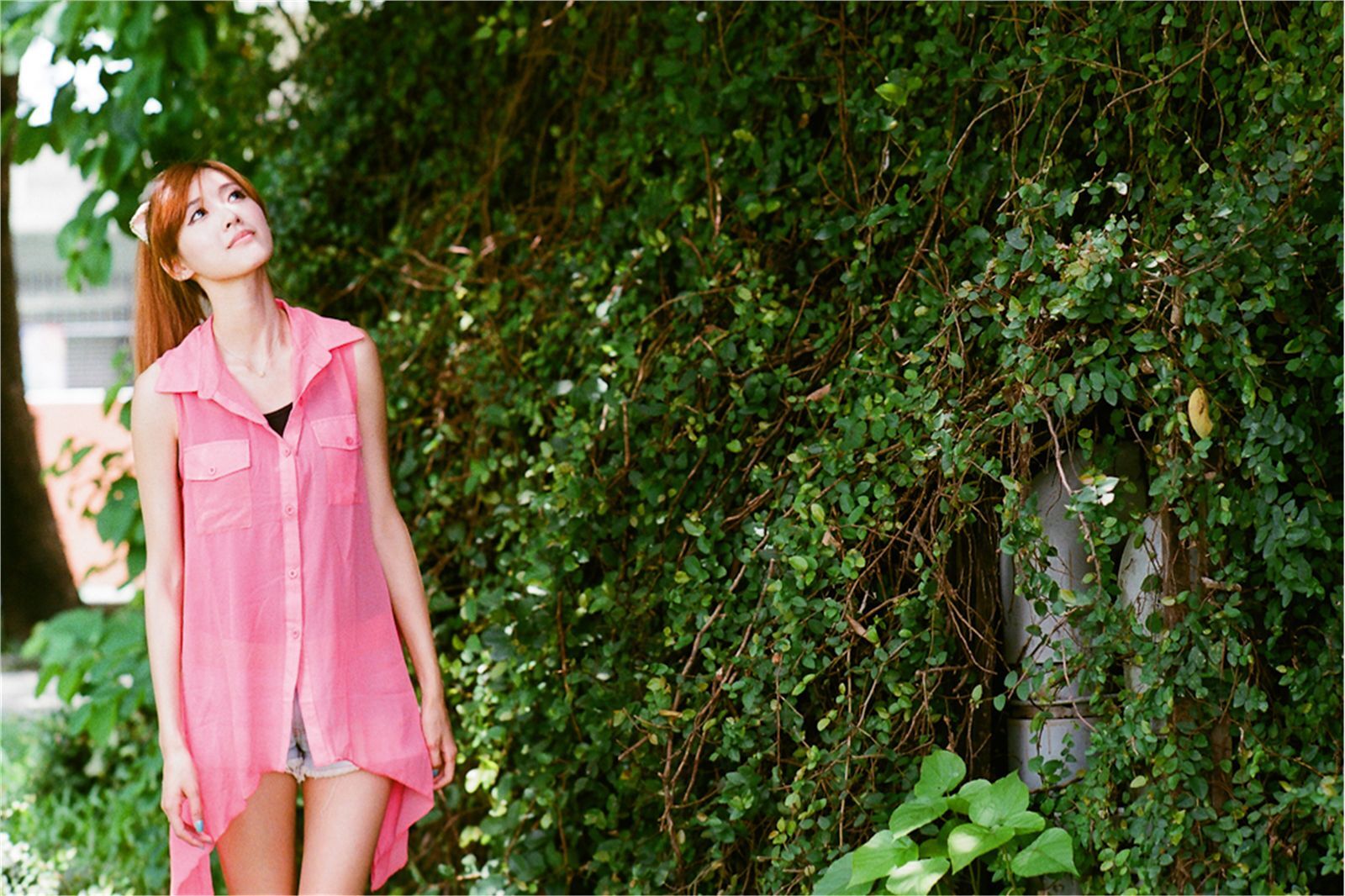 台湾清纯美女-Kila 莲池潭外拍