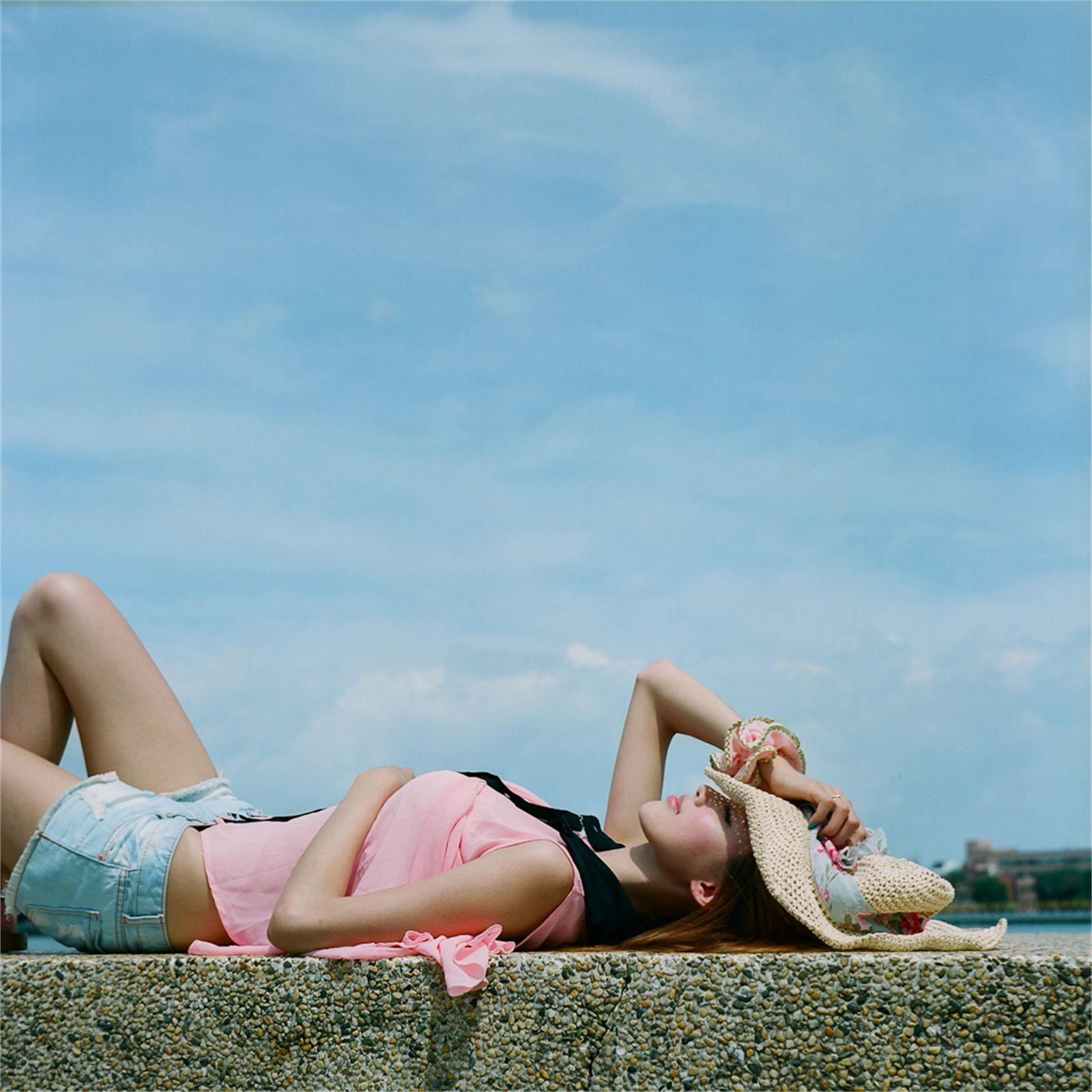 台湾清纯美女-Kila 莲池潭外拍