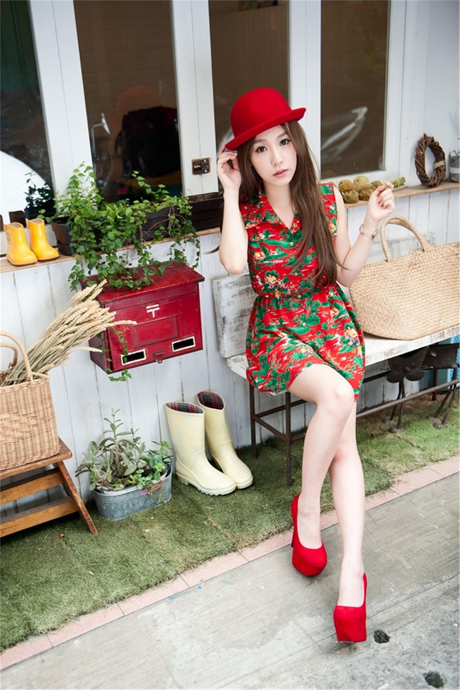 台湾清纯美女 Kimi 小港老巷街拍