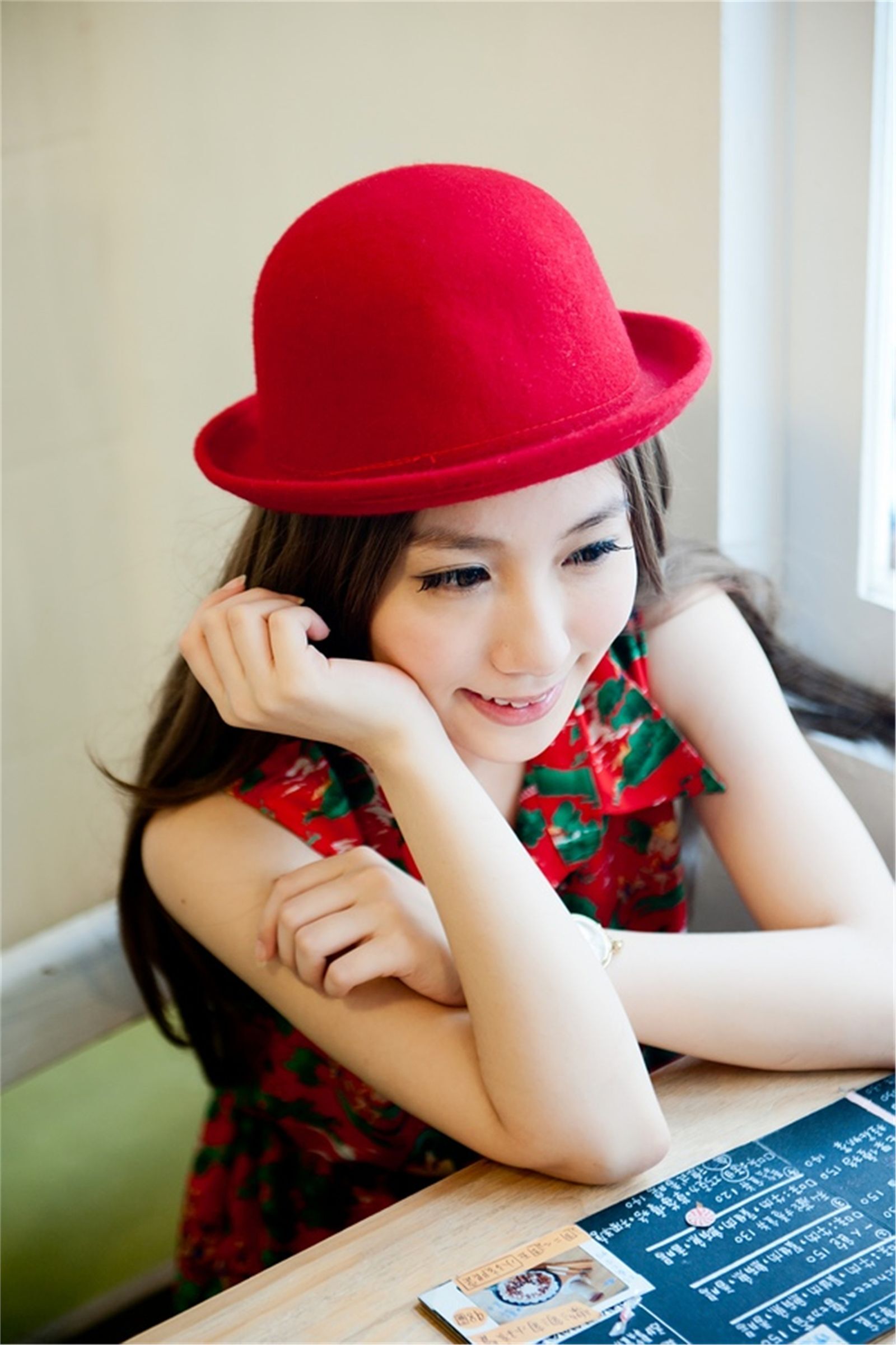 台湾清纯美女 Kimi 小港老巷街拍