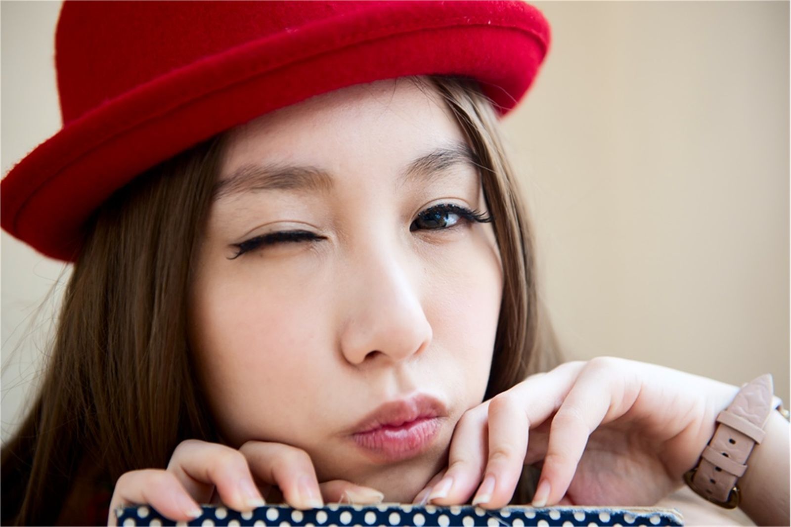 台湾清纯美女 Kimi 小港老巷街拍