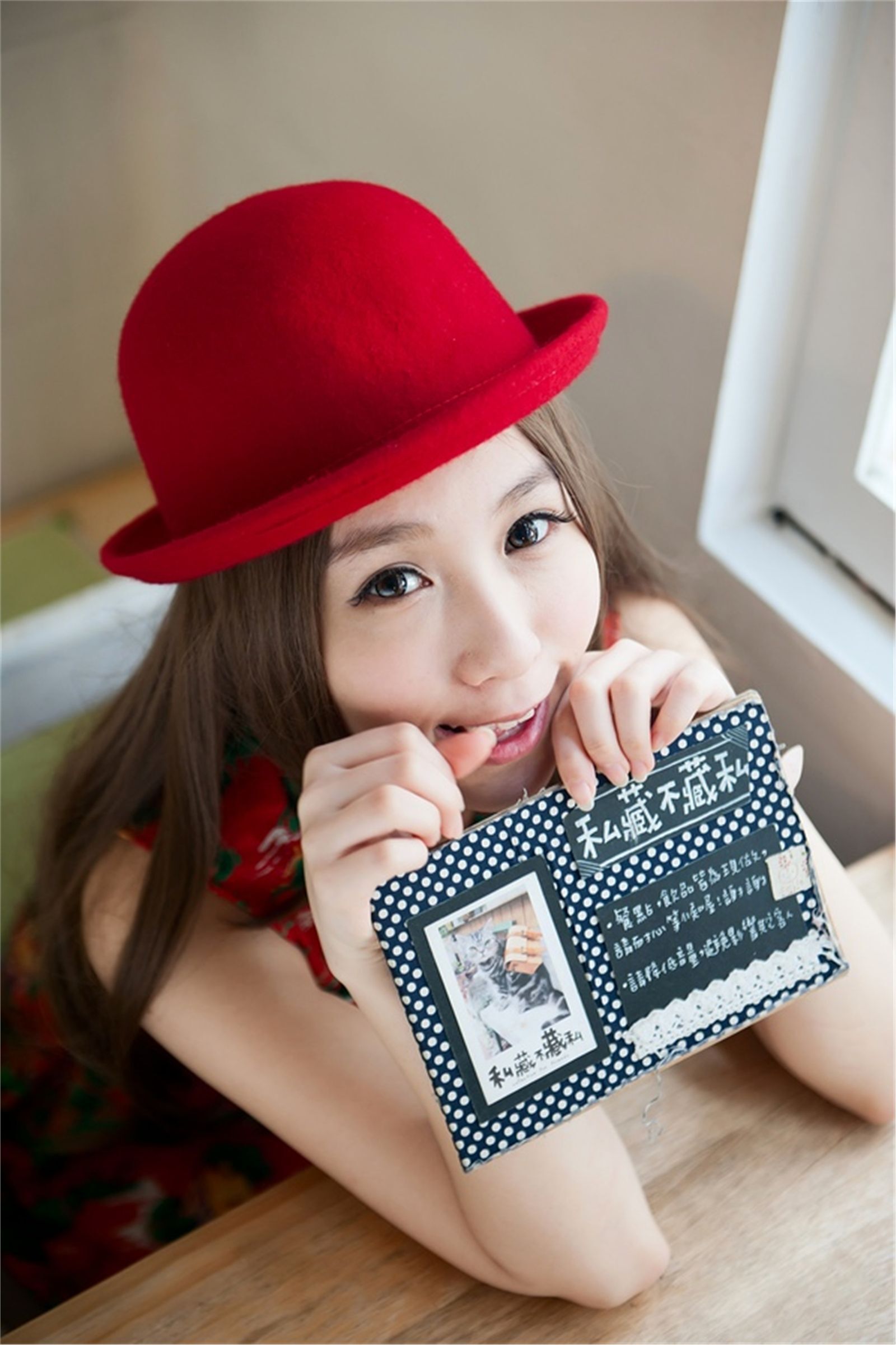 台湾清纯美女 Kimi 小港老巷街拍