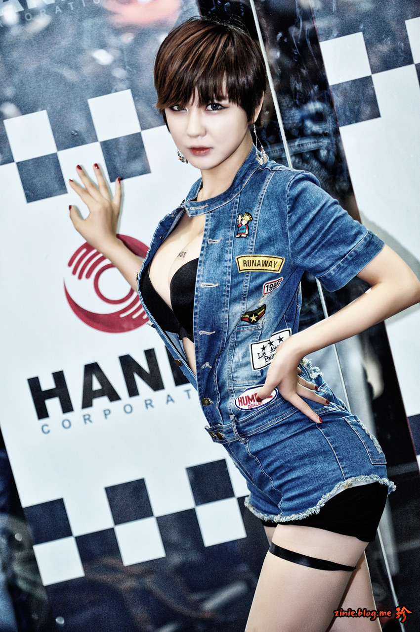 超性感美女车模柳智惠 车展性感牛仔装