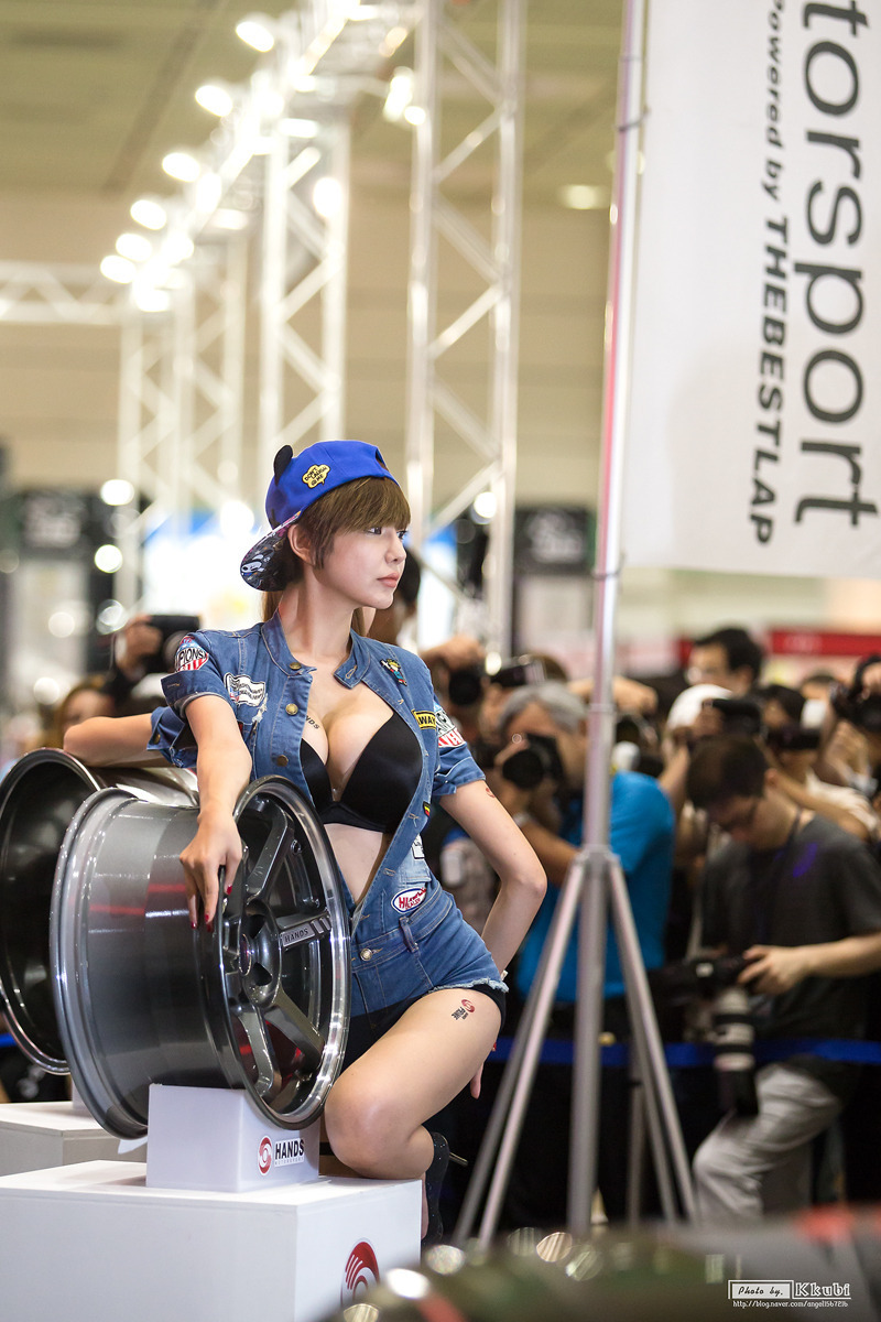 超性感美女车模柳智惠 车展性感牛仔装