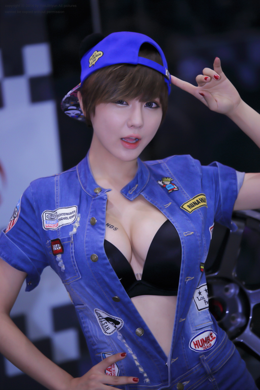 超性感美女车模柳智惠 车展性感牛仔装