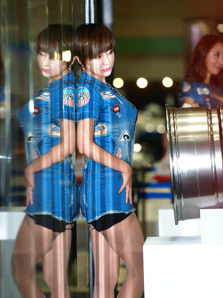 超性感美女车模柳智惠 车展性感牛仔装