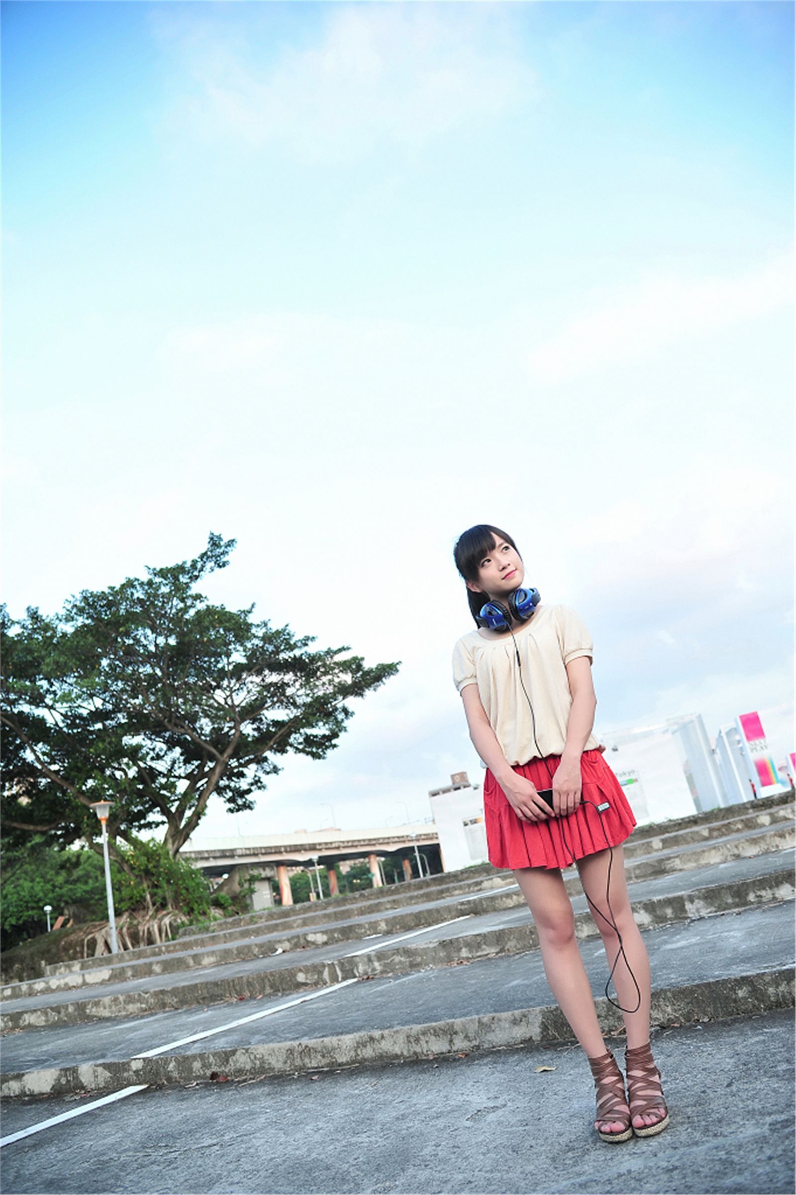 台湾清纯美女-咪莎 逸仙公园外拍