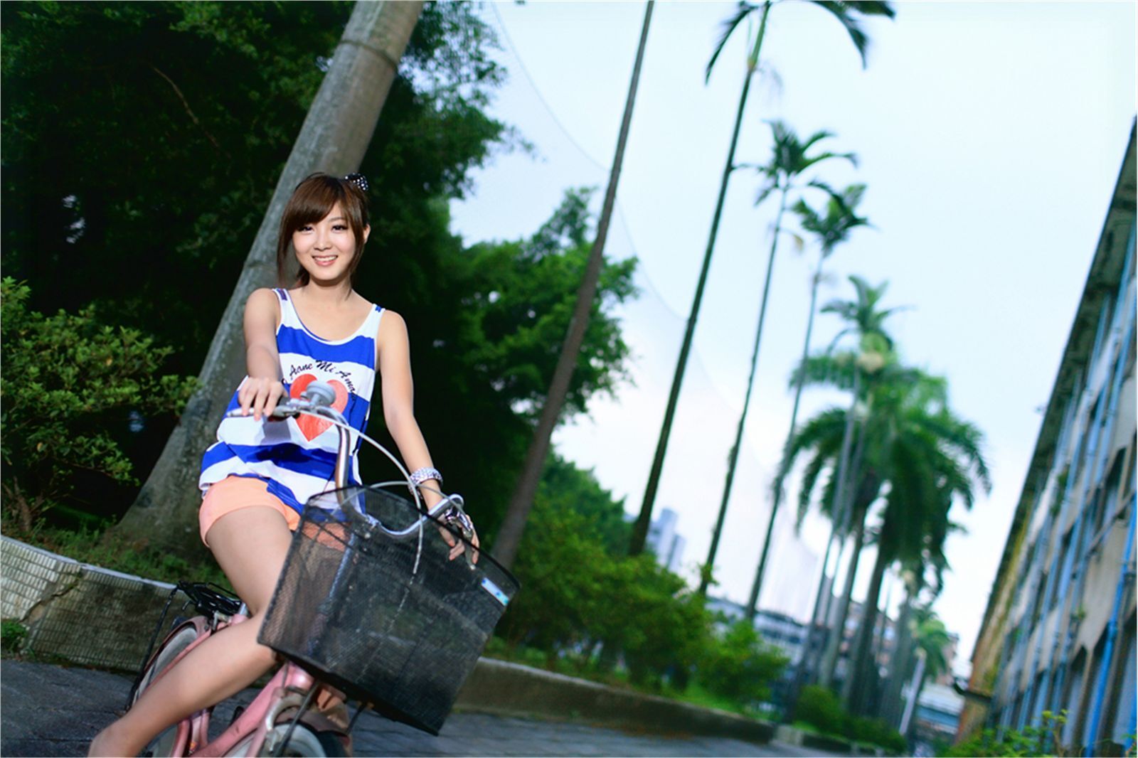 台湾清纯美女Patty 居安新村外拍