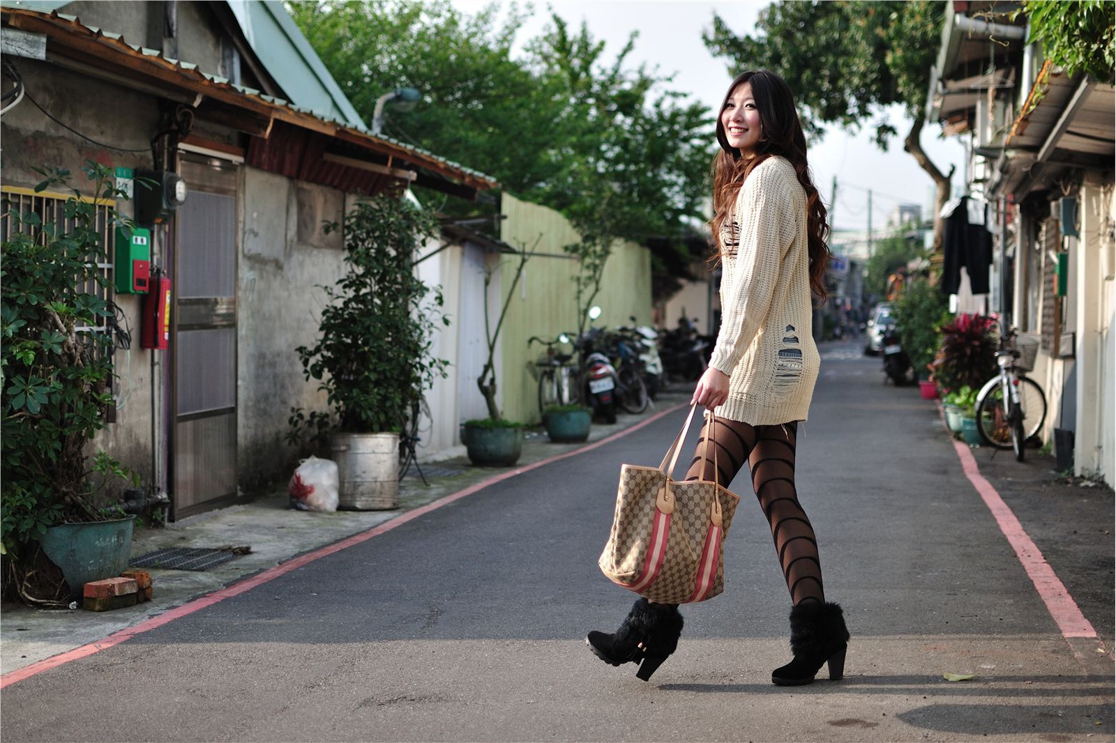 台湾清纯美女 Pink 永春街外拍写真