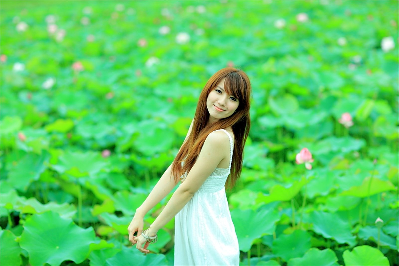 台湾清纯美女小静农场初夏田园风光写真