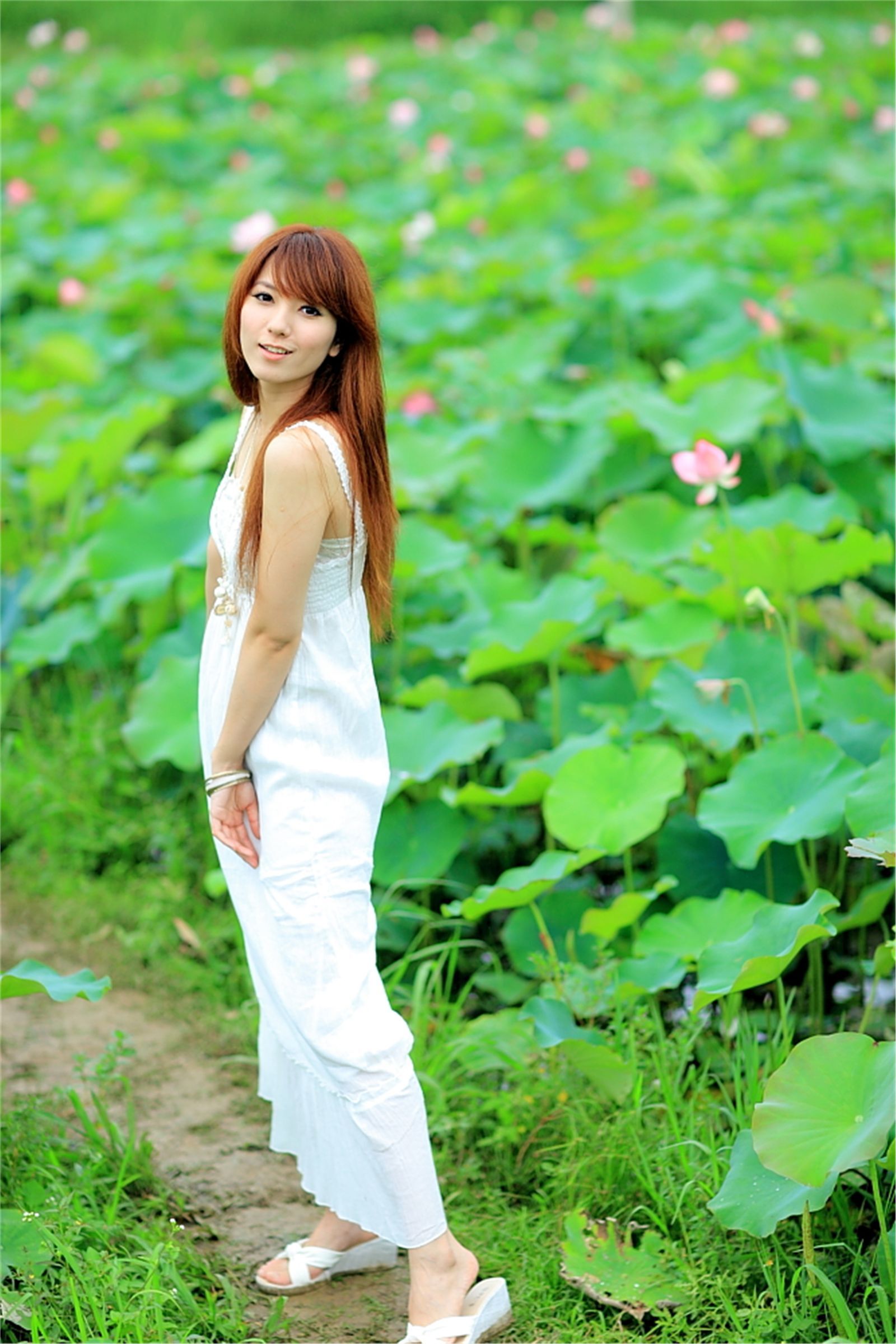 台湾清纯美女小静农场初夏田园风光写真