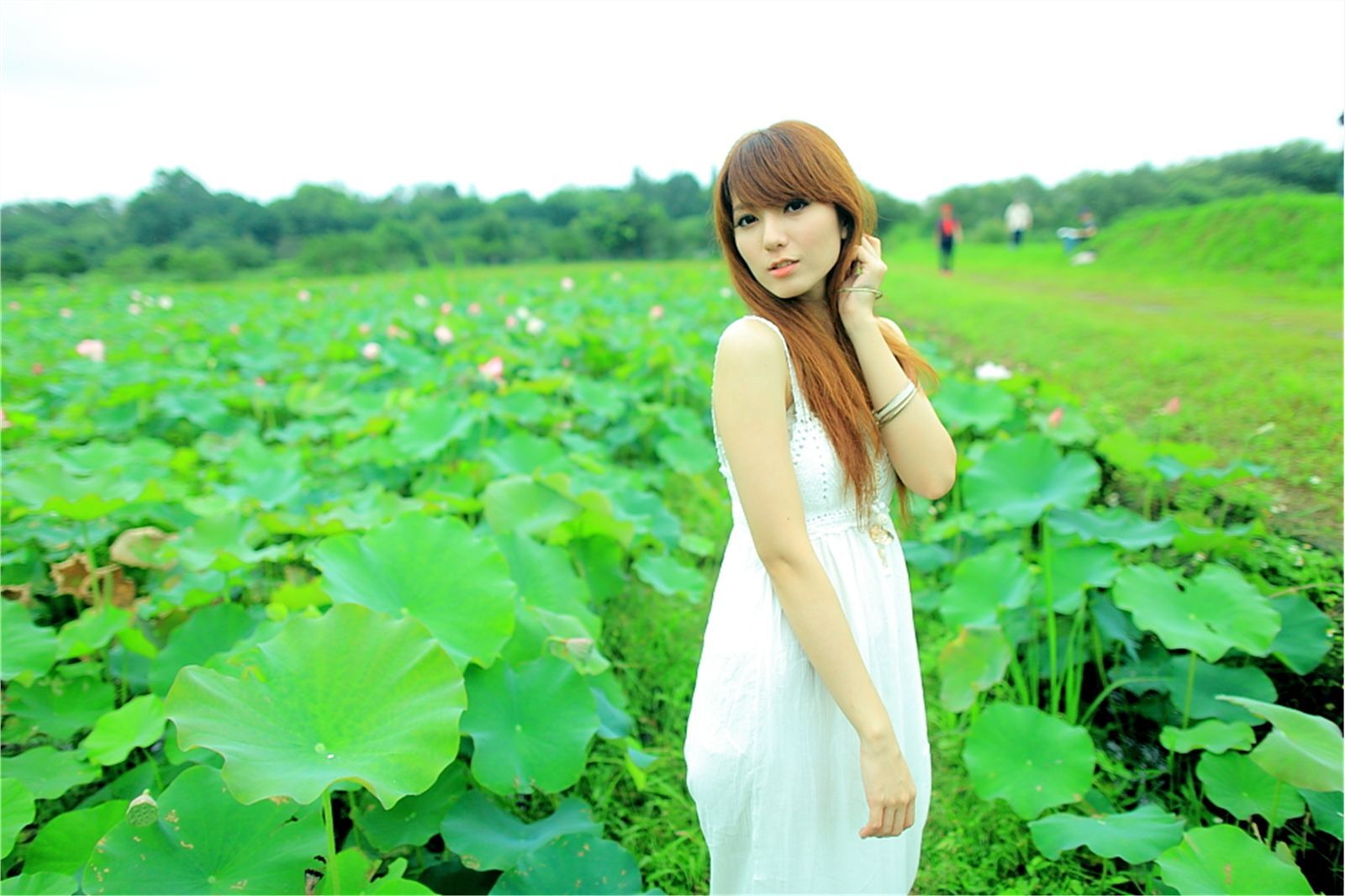 台湾清纯美女小静农场初夏田园风光写真