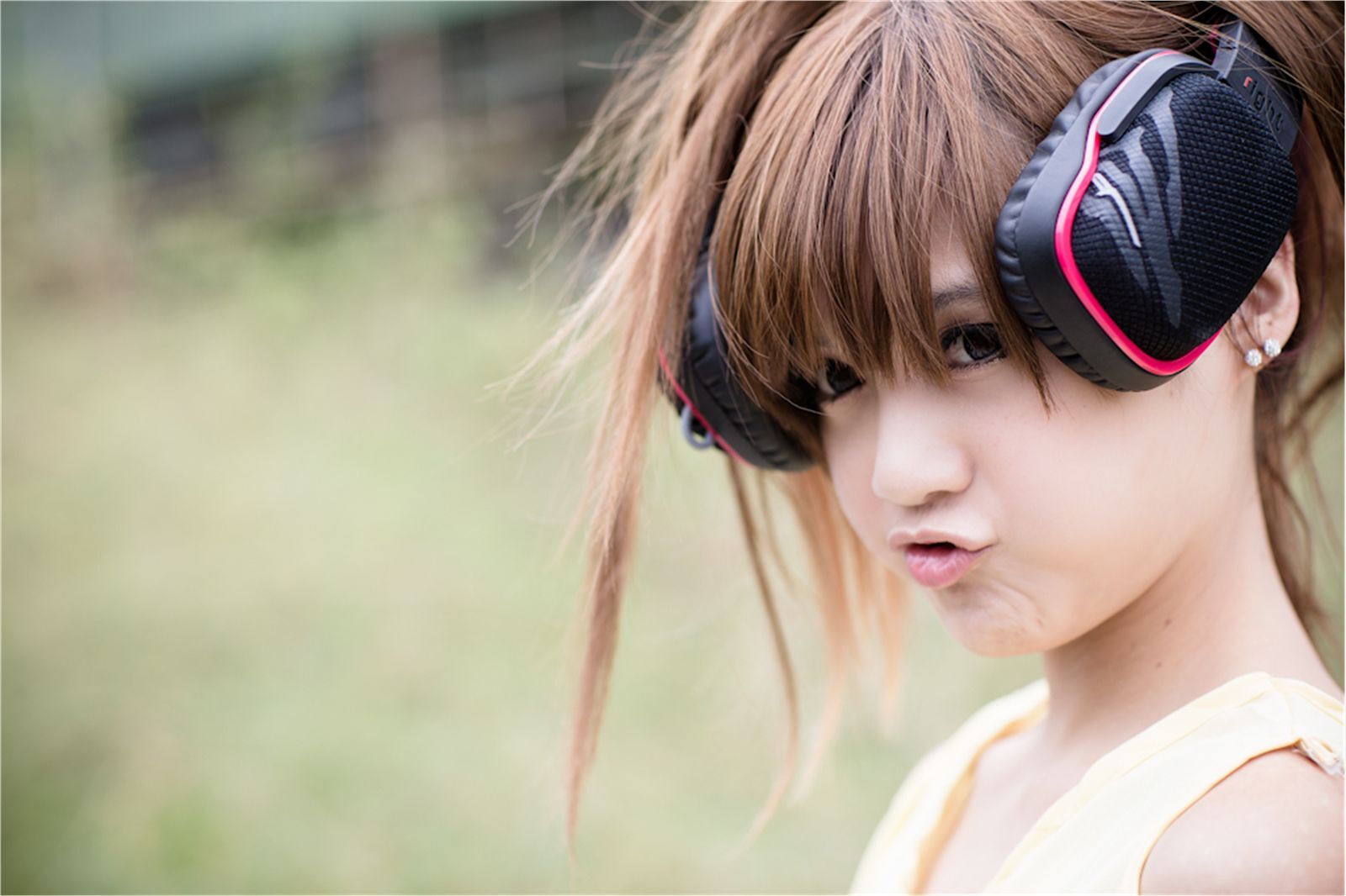 台湾清纯美女-熊維尼 南港废墟外拍