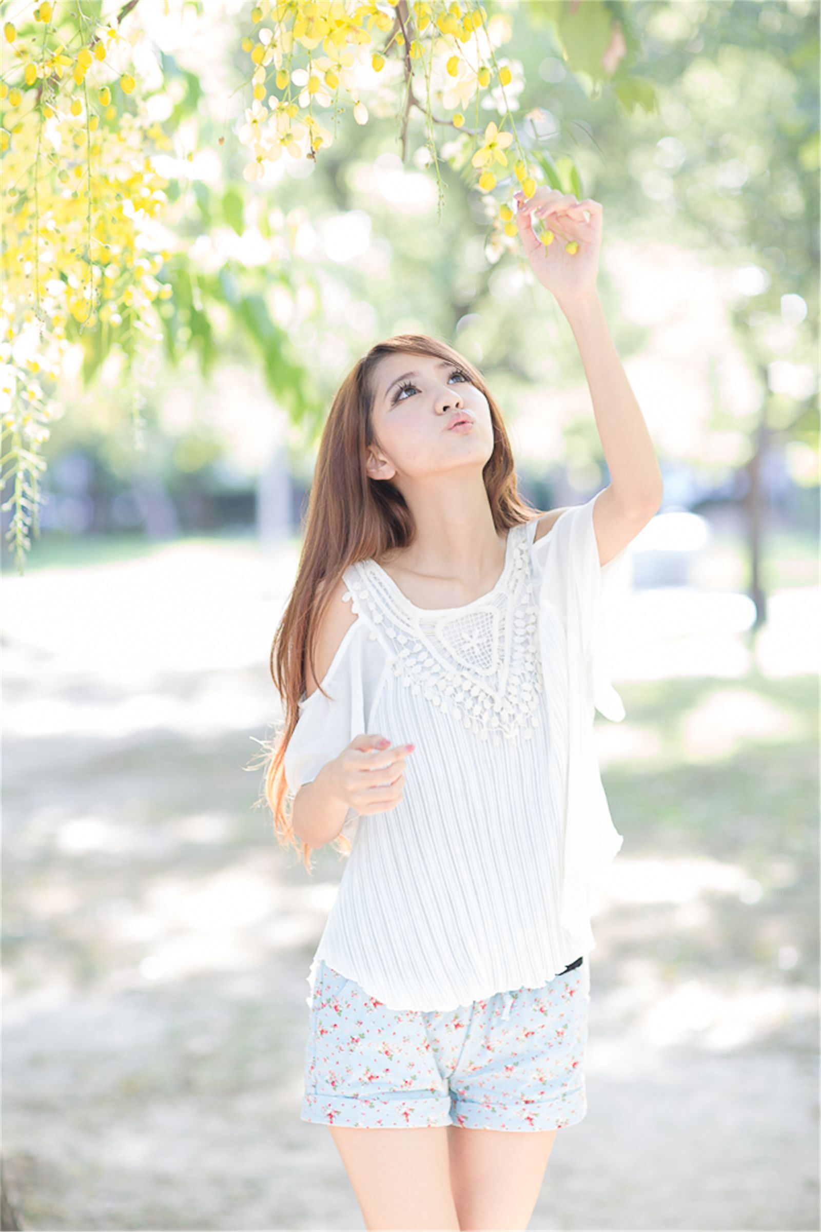 台湾清纯美女 妍安 大安森林公園外拍