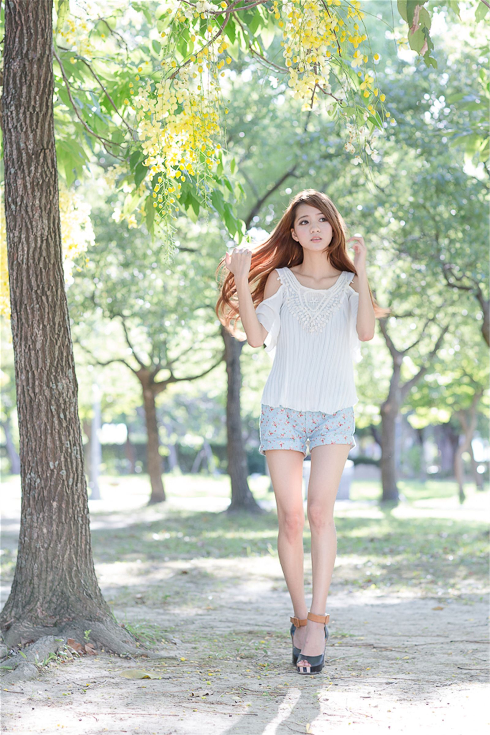 台湾清纯美女 妍安 大安森林公園外拍