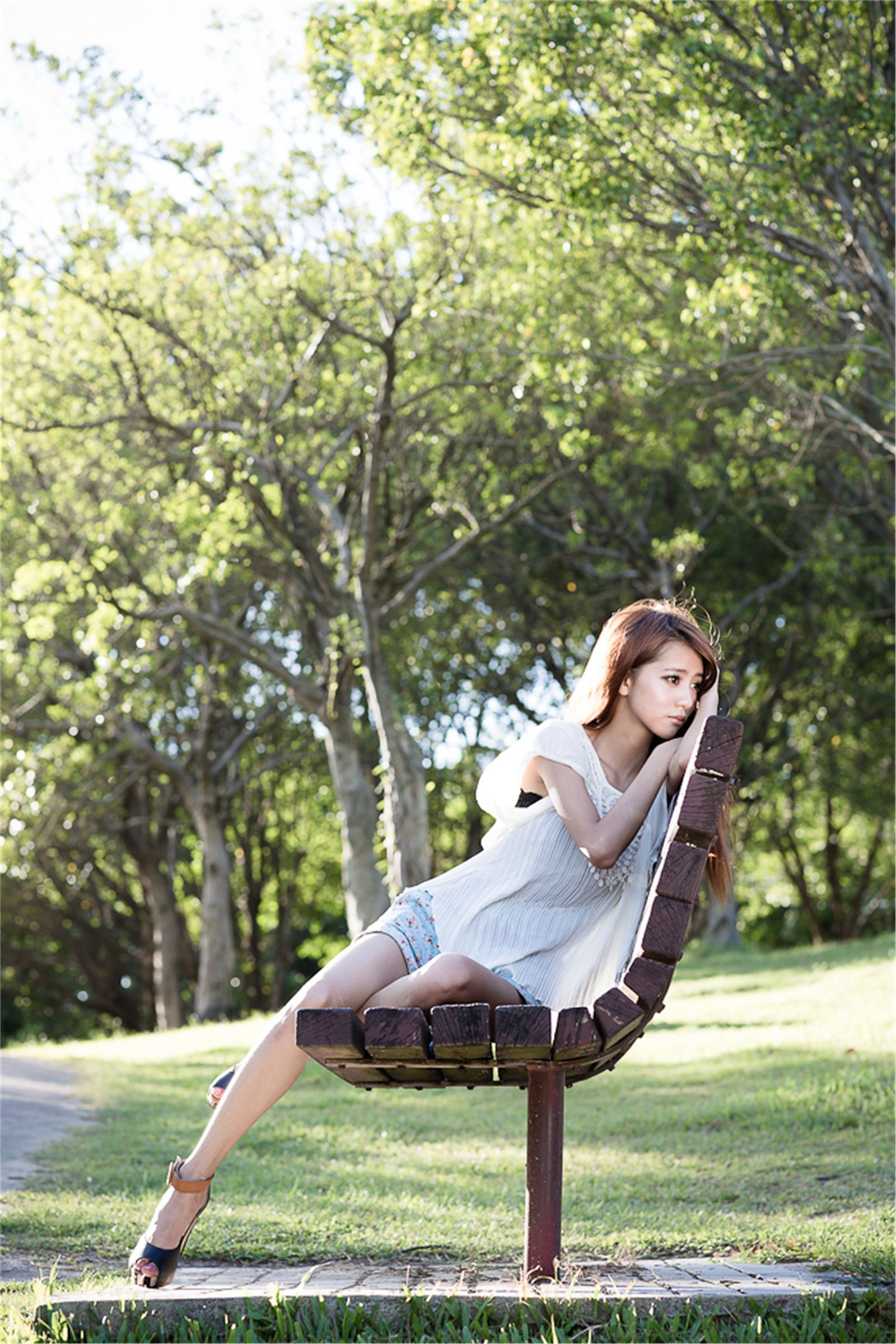 台湾清纯美女 妍安 大安森林公園外拍