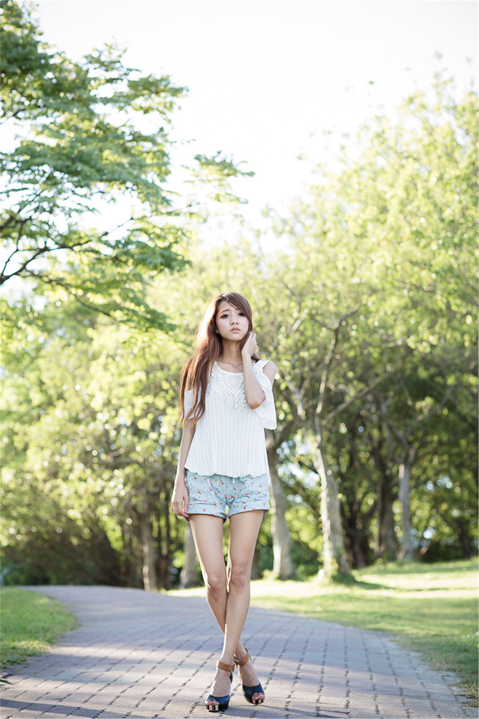 台湾清纯美女 妍安 大安森林公園外拍