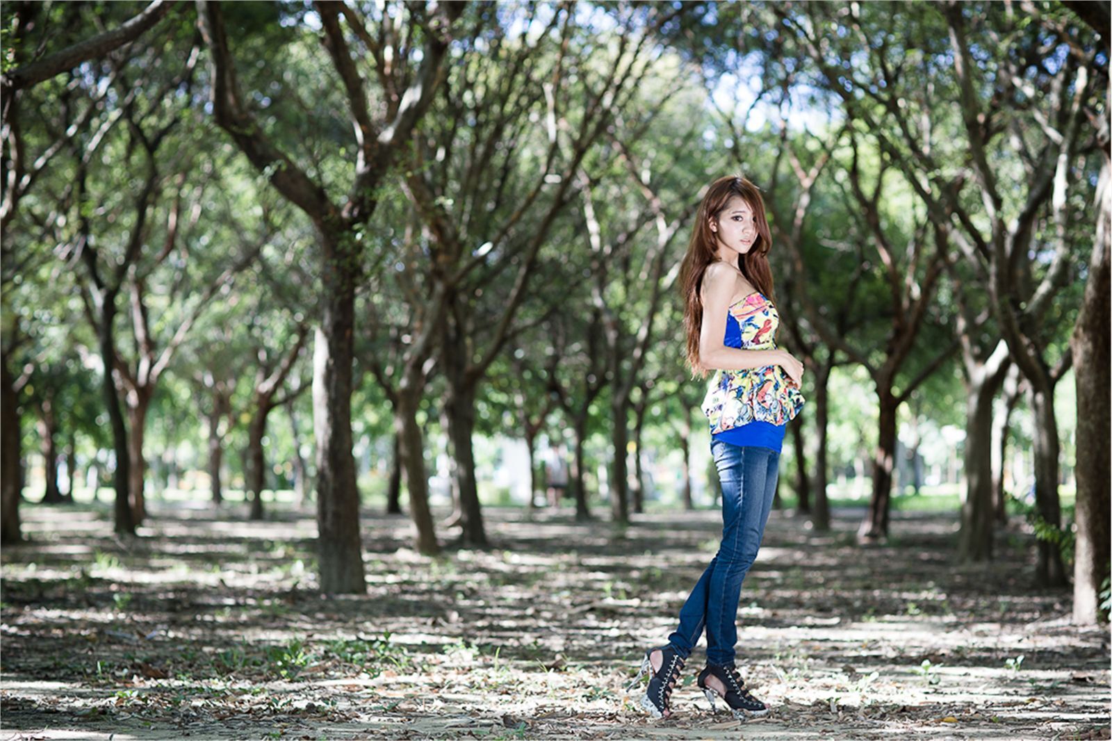 台湾清纯美女 妍安 大安森林公園外拍