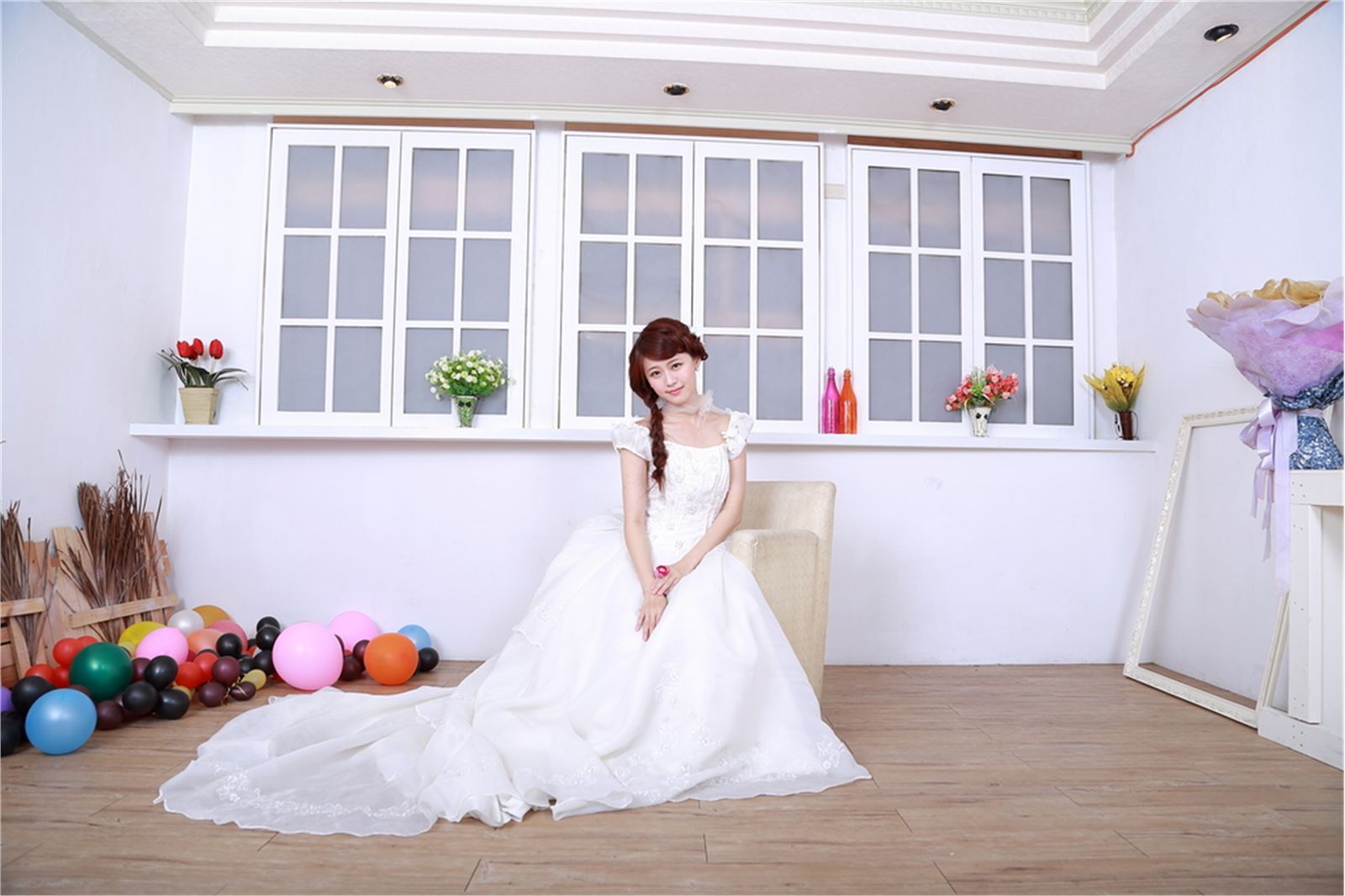 大学中机电系美女 性感婚纱棚拍