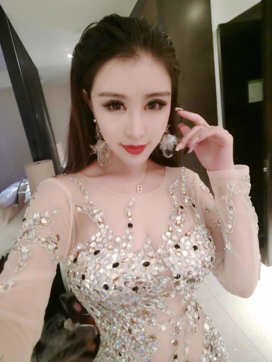 超级辣妹黛欣霓那身材辣性感辣照