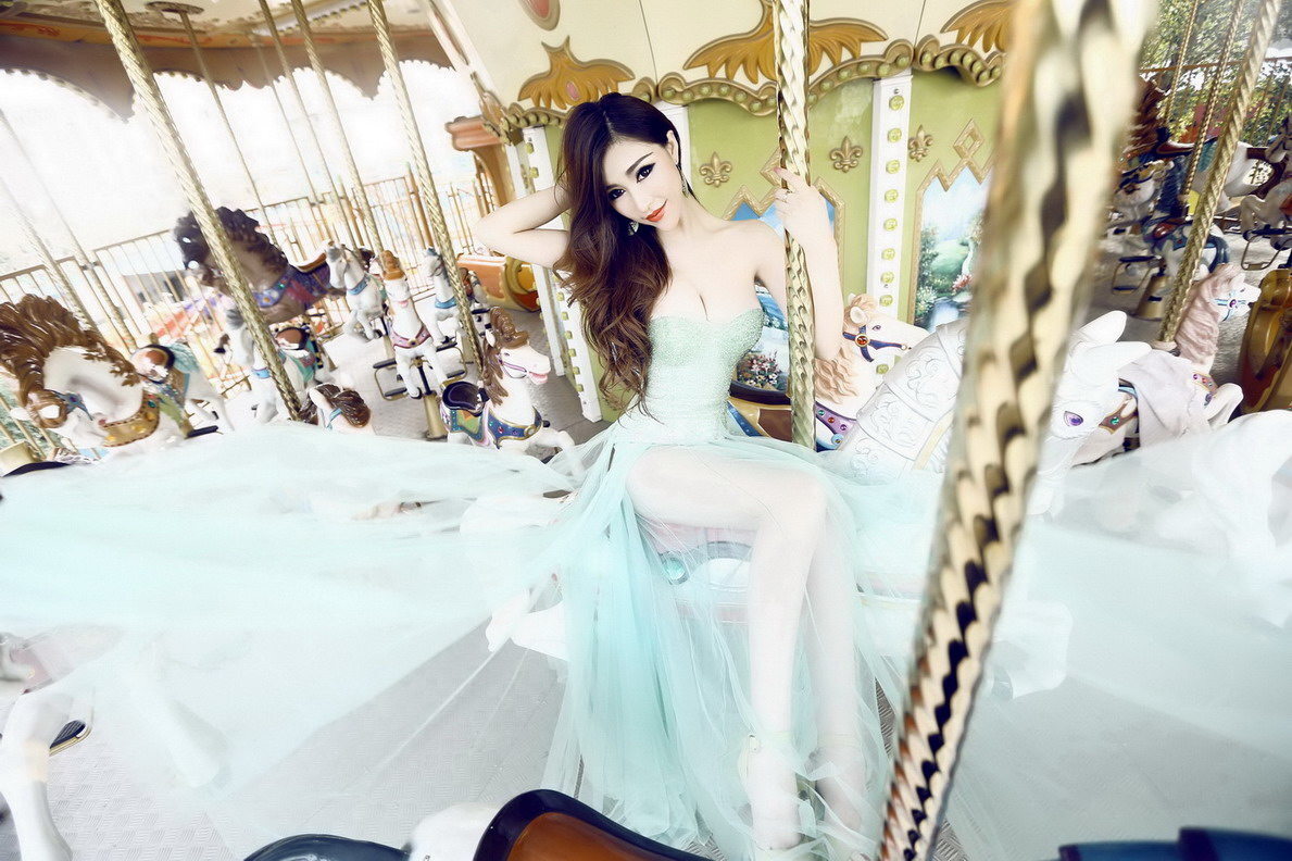 超级辣妹黛欣霓那身材辣性感辣照