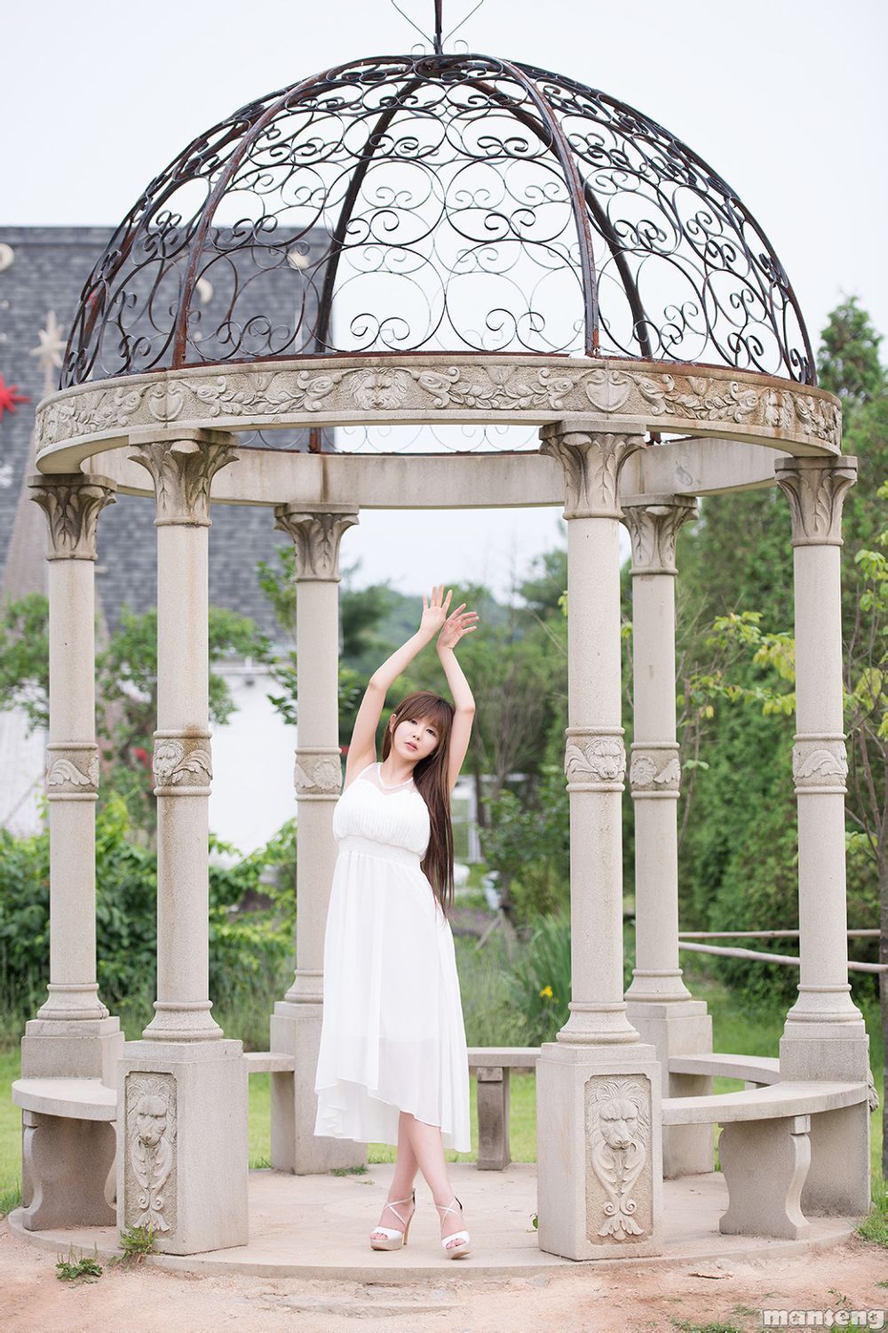 超性感美女车模柳智惠白色长裙外拍